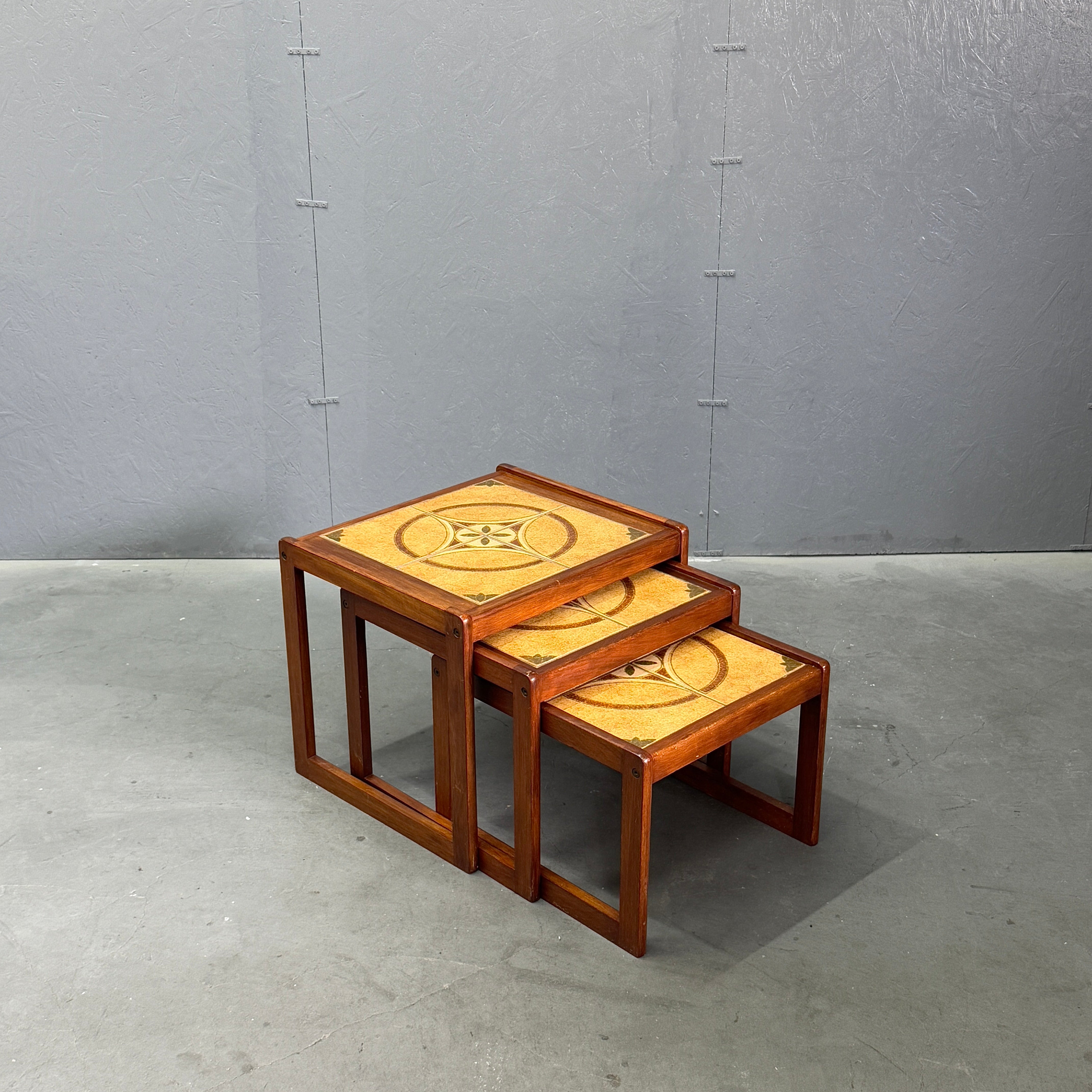 Vintage Teak Tile-Top Nest Table ヴィンテージ タイルトップ ネスト