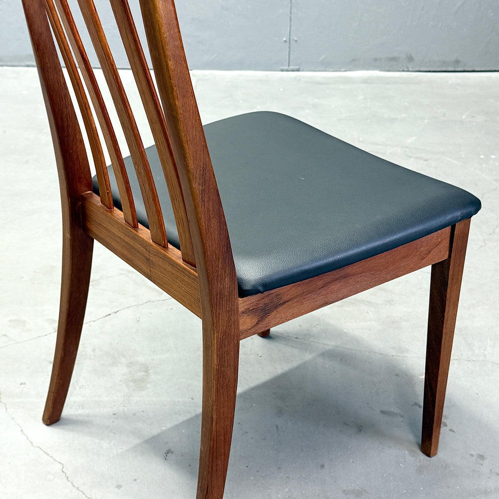 
                      
                        G-PLAN(ジープラン) / DINING CHAIR スラットバックチェア (402)
                      
                    