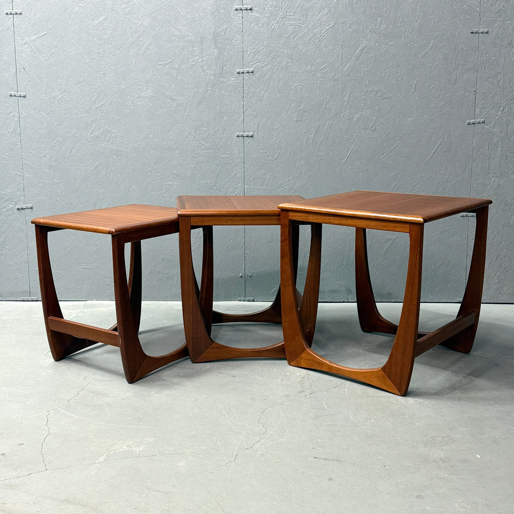 
                      
                        SUNELM Products (サンエルム・プロダクツ)
/ Teak Nest of Table チーク ネストテーブル
                      
                    