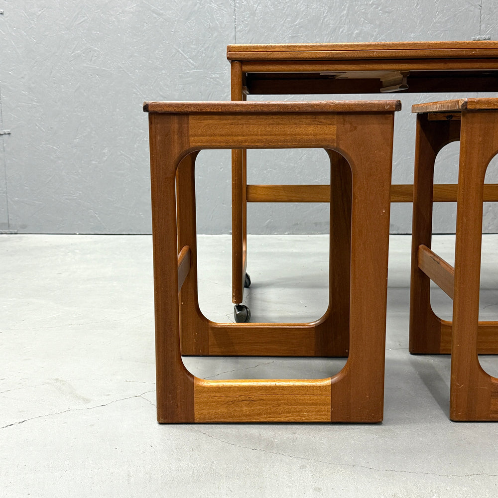 
                      
                        A.H.McINTOSH(マッキントッシュ) / Nest table ネストテーブル (402)
                      
                    