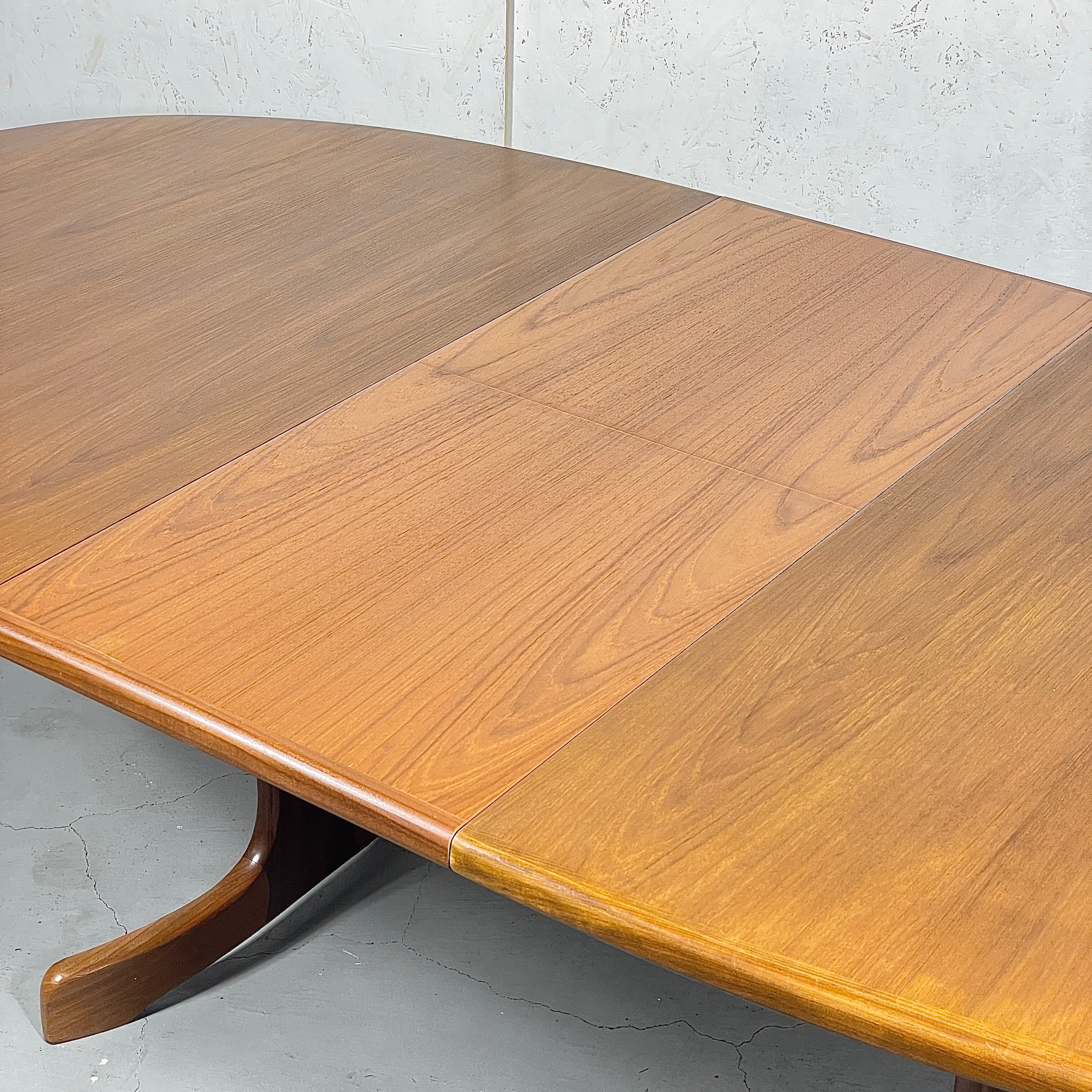 G-PLAN(ジープラン) / WHALE TAILE OVAL TABLE ホエールレッグ