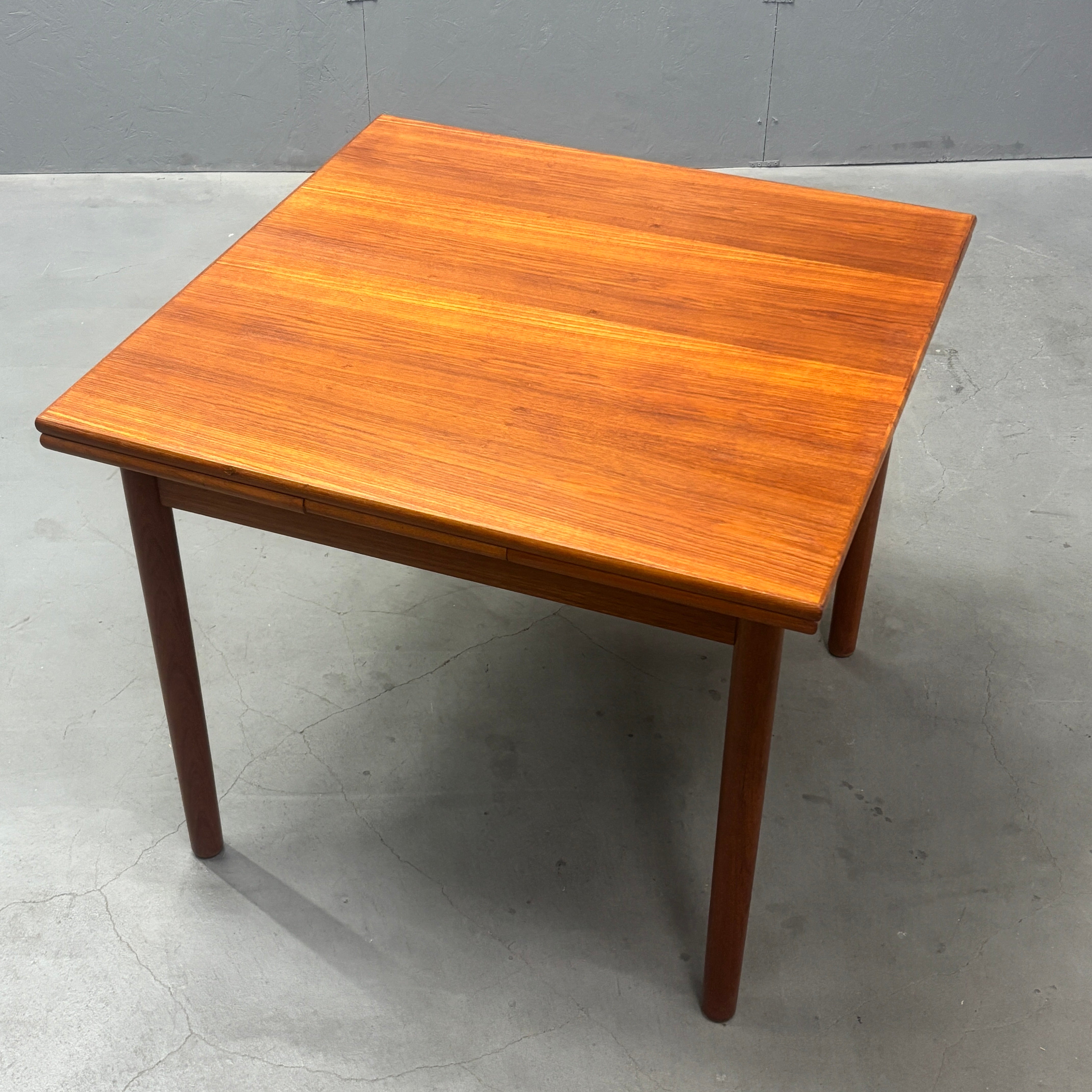 Danish Vintage / Draw-Leaf Dining Table デンマークヴィンテージ