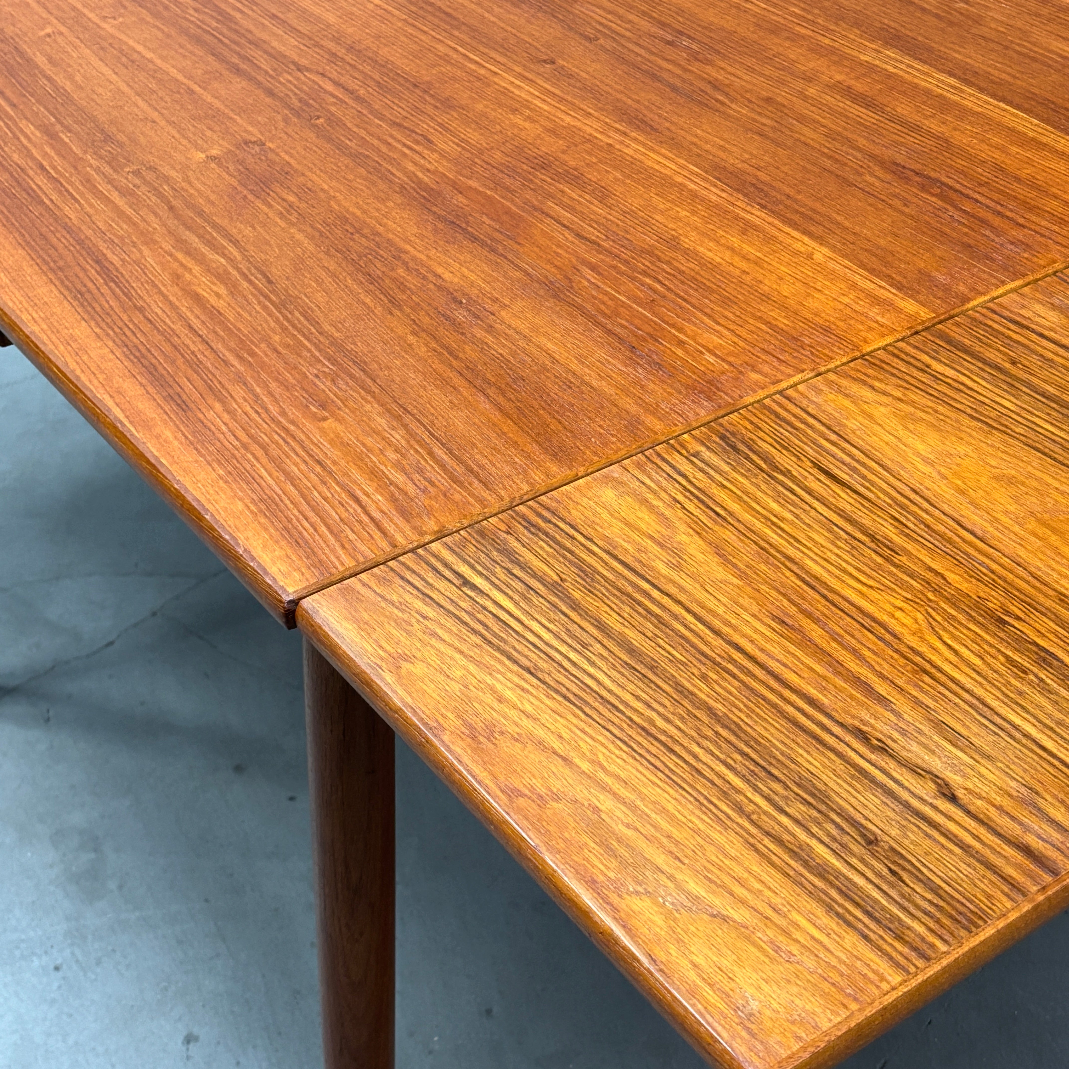 Danish Vintage / Draw-Leaf Dining Table デンマークヴィンテージ