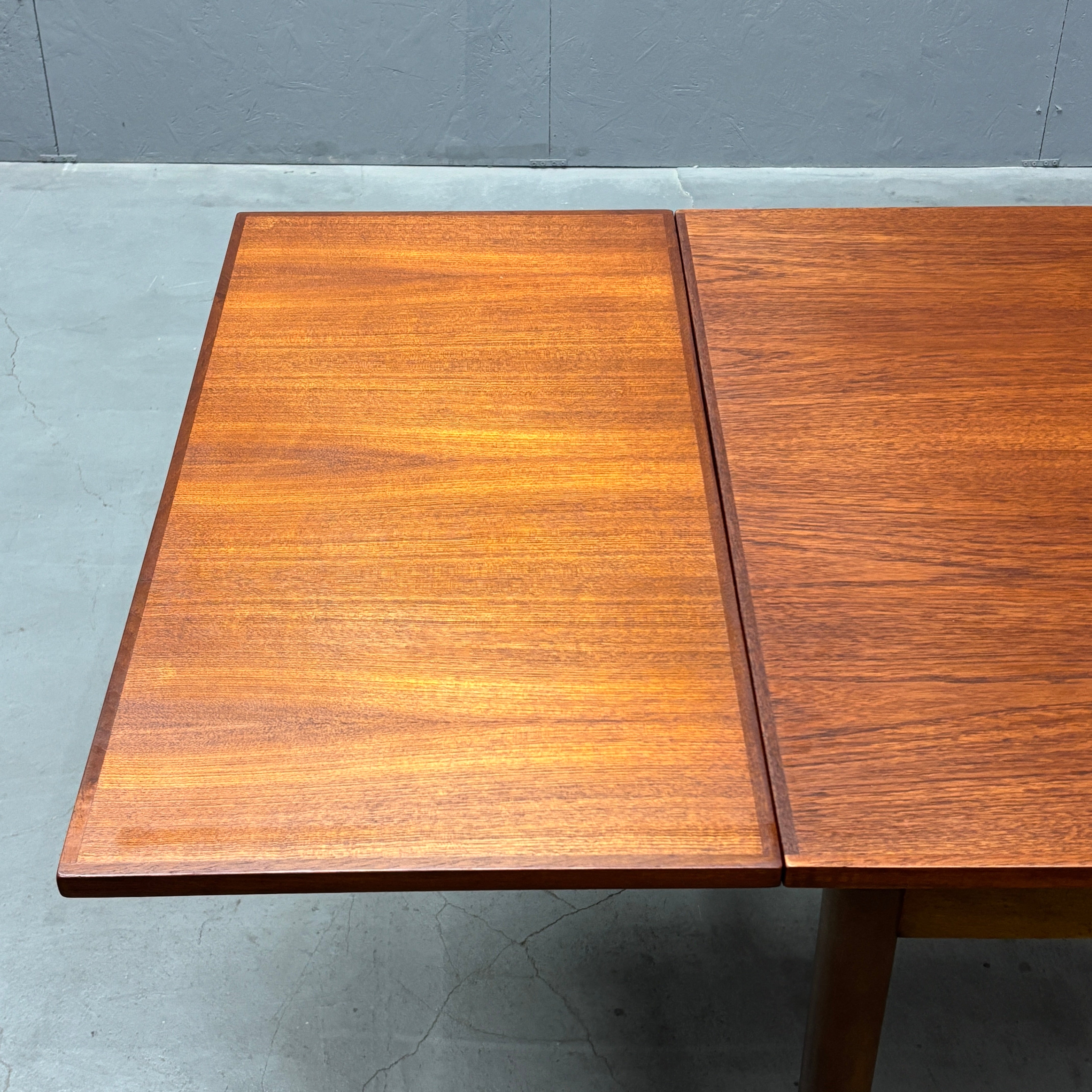 Danish Vintage / Draw-Leaf Dining Table デンマークヴィンテージ