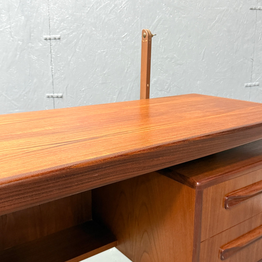 
                      
                        G-PLAN(ジープラン) / DRESSER ドレッサー (501)
                      
                    