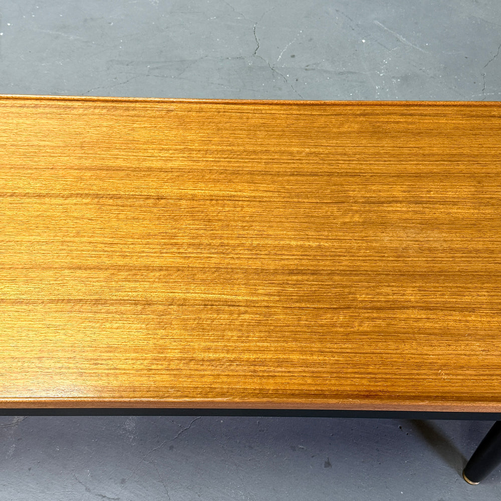 
                      
                        G-PLAN(ジープラン) / Tola & Black  Coffee table (501)
                      
                    