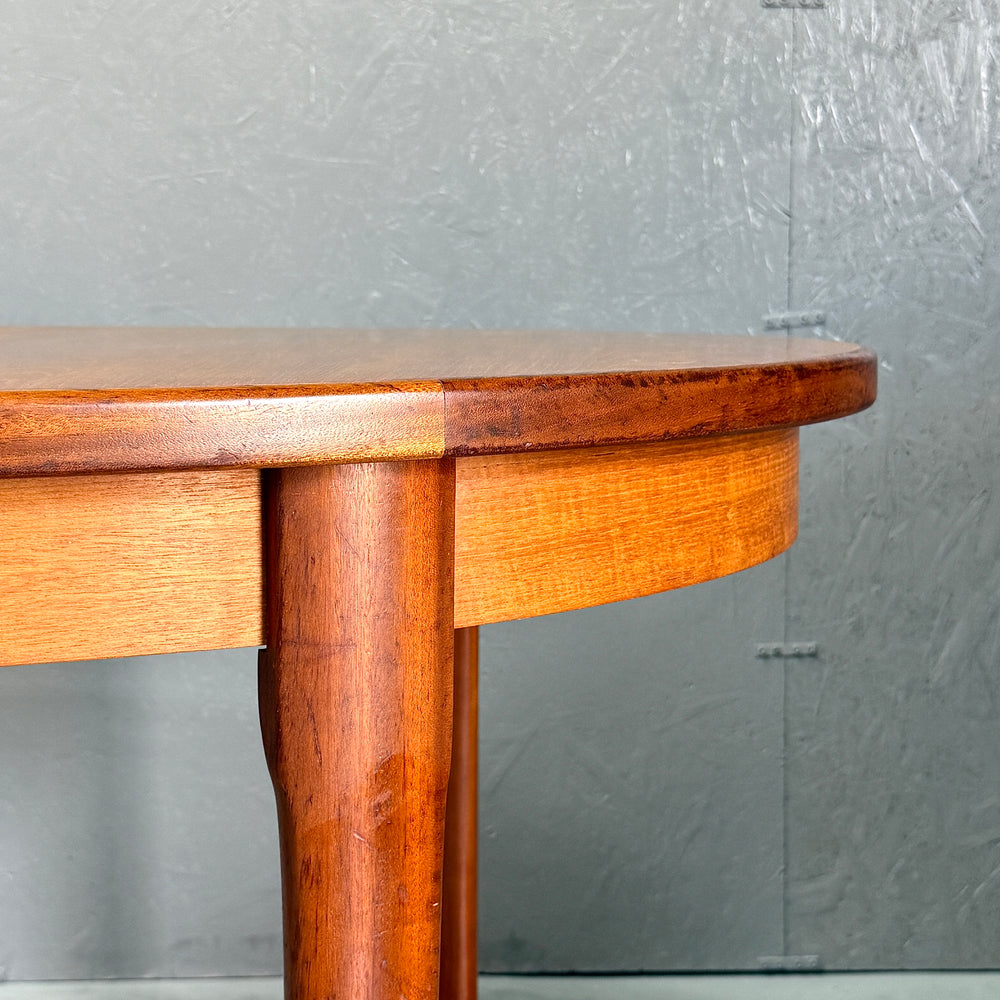 
                      
                        VINTAGE TEAK OVAL TABLE チークオーバルテーブル (401)
                      
                    