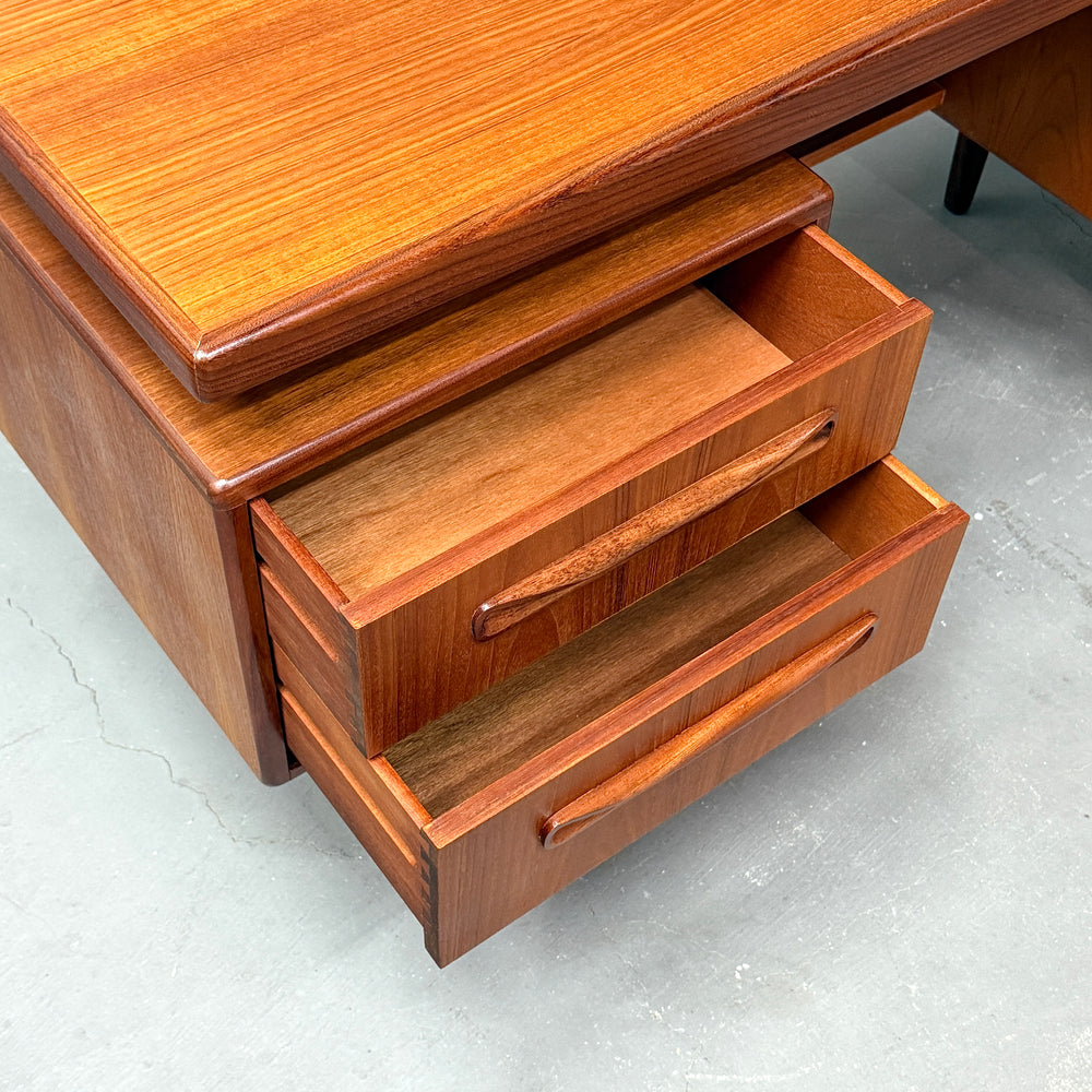 
                      
                        G-PLAN(ジープラン) / DRESSER ドレッサー (501)
                      
                    