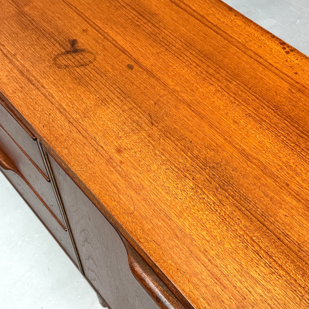 
                      
                        A.H.McINTOSH(マッキントッシュ) /  DUNVEGAN Sideboard (401)
                      
                    