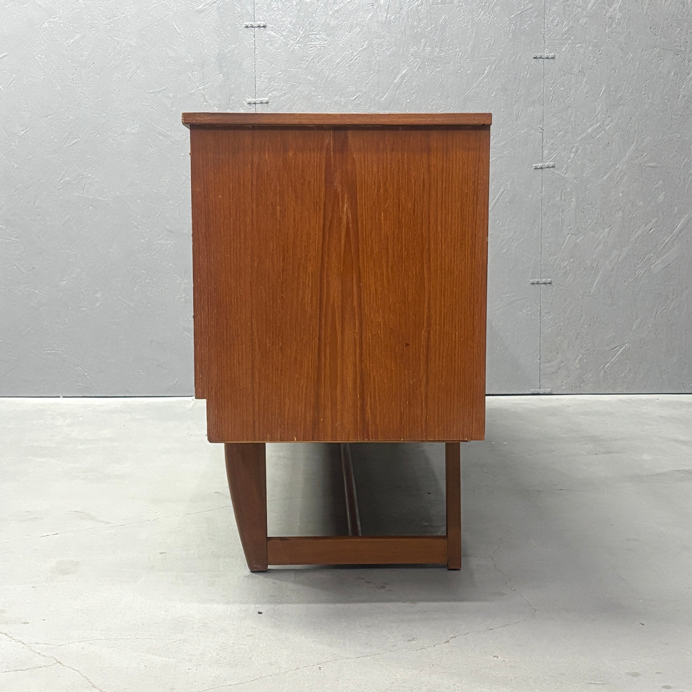 
                      
                        Stonehill(ストーンヒル) / Vintage Sideboard (401)
                      
                    