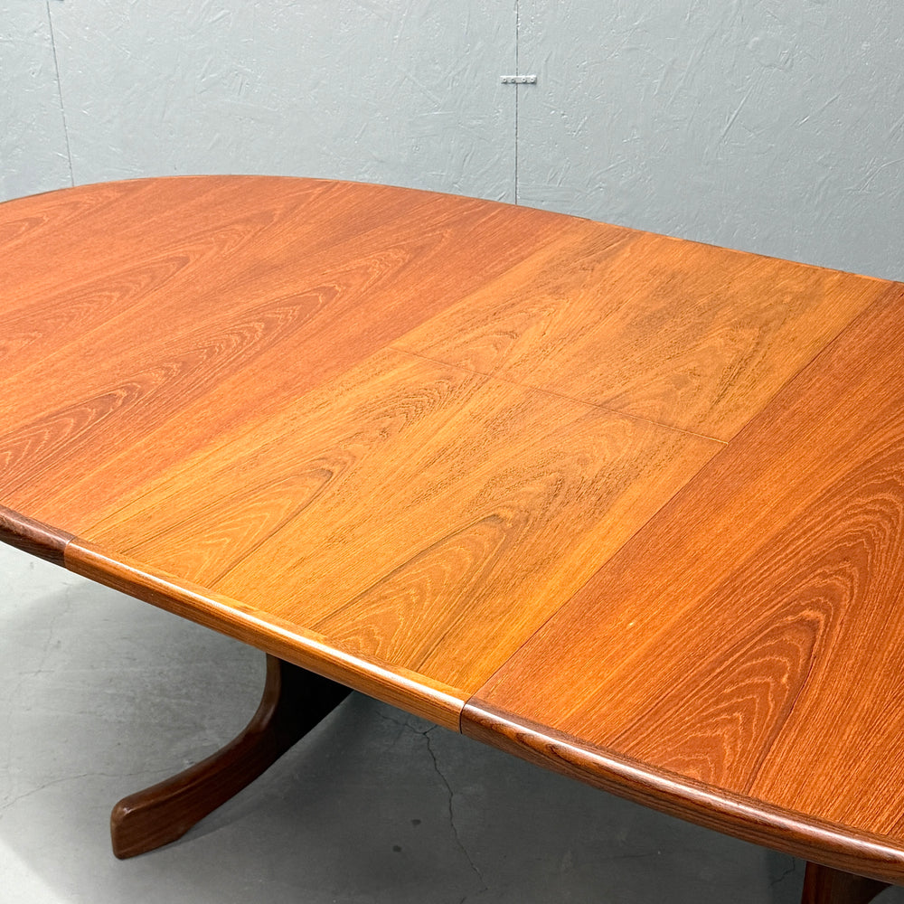 
                      
                        G-PLAN(ジープラン) / WHALE TAILE OVAL TABLE ホエールレッグ オーバルダイニングテーブル (401)
                      
                    