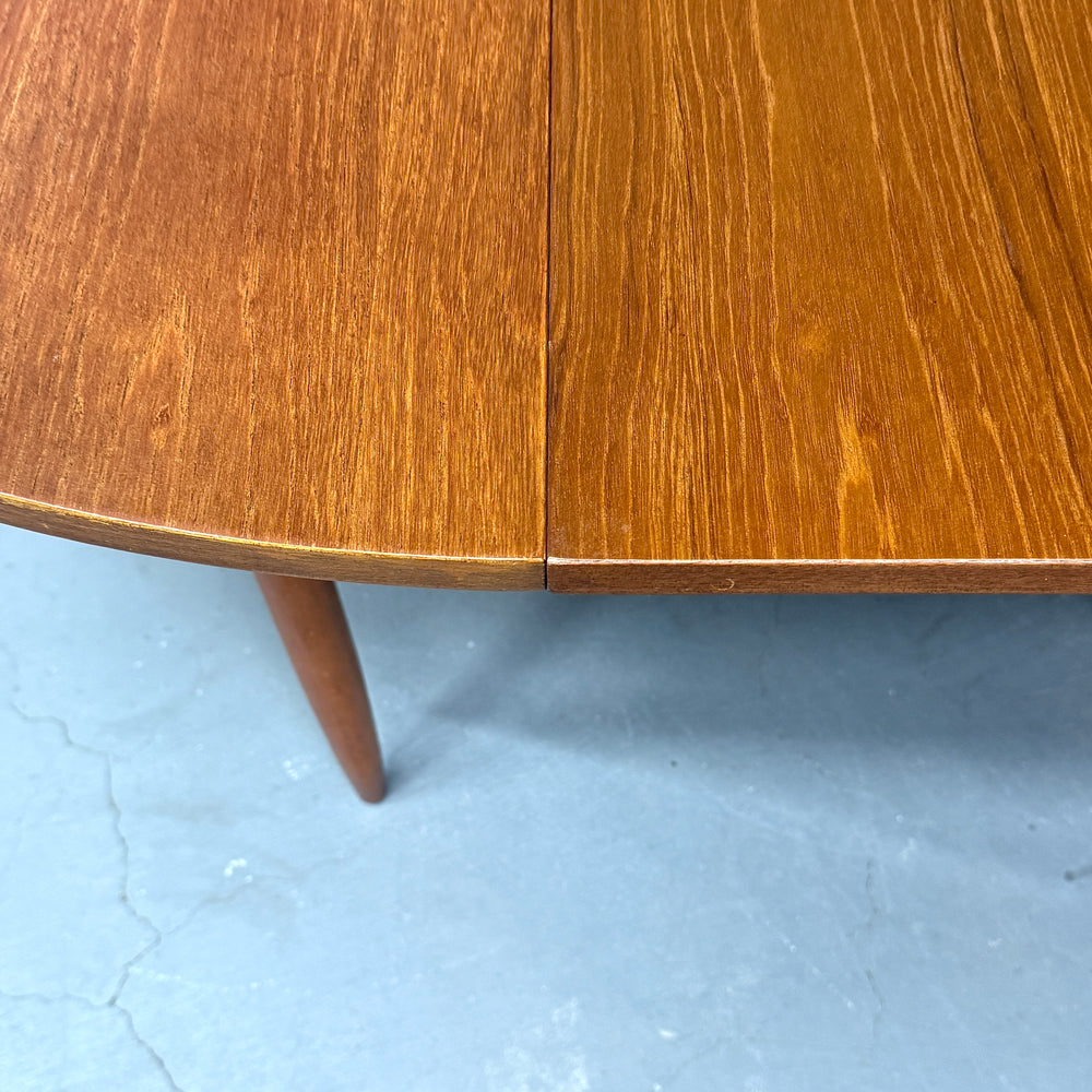 
                      
                        TEAK EXTENSION ROUND TABLE チークラウンドテーブル (501)
                      
                    