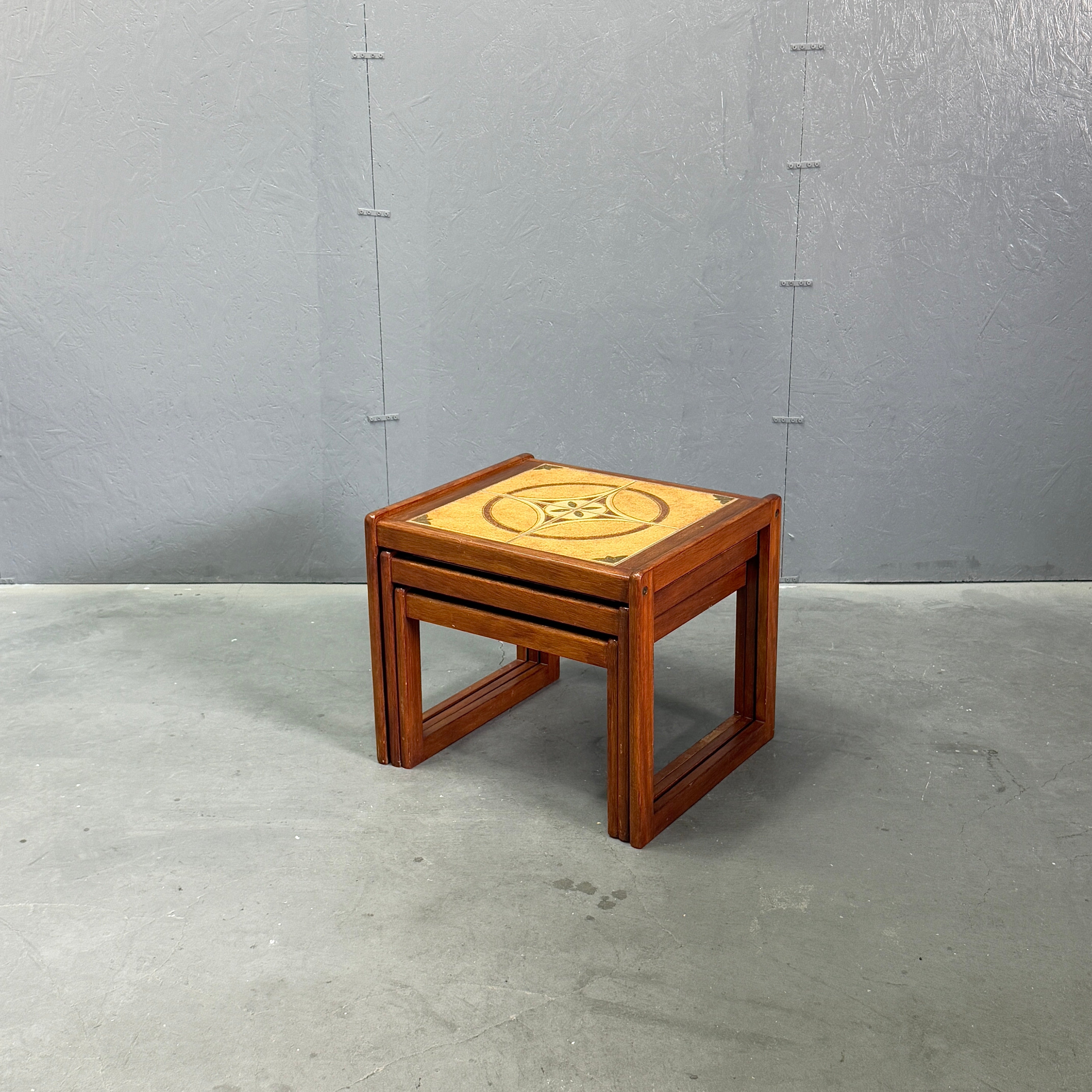 Vintage Teak Tile-Top Nest Table ヴィンテージ タイルトップ ネスト