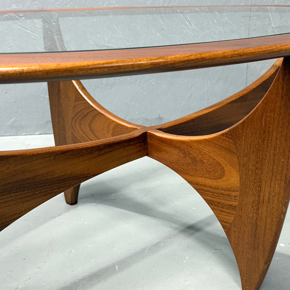 
                      
                        G-PLAN(ジープラン) / Astro oval coffee table アストロ オーバルコーヒーテーブル (402)
                      
                    