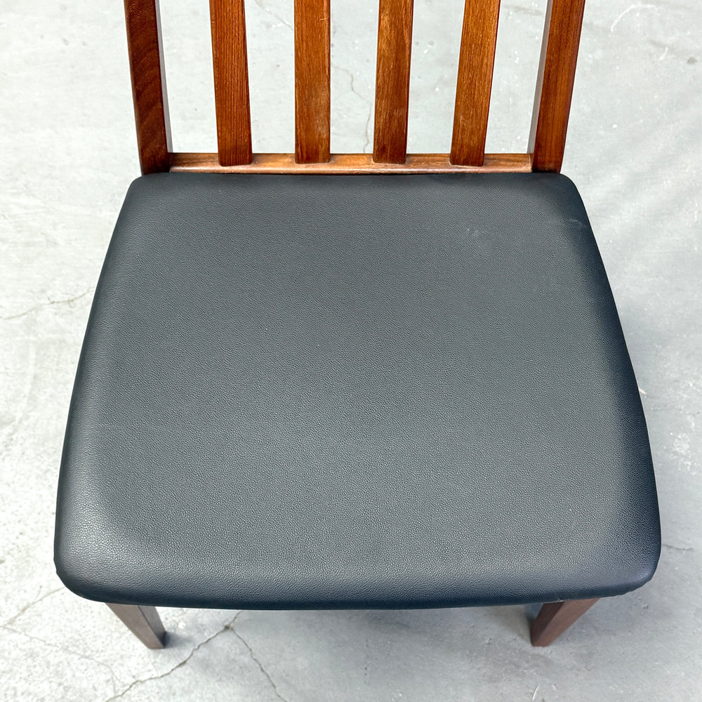 
                      
                        G-PLAN(ジープラン) / DINING CHAIR スラットバックチェア (401)
                      
                    