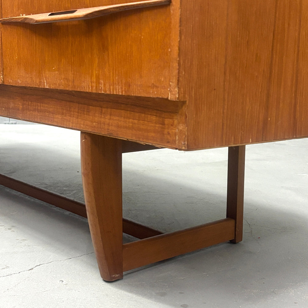 
                      
                        Stonehill(ストーンヒル) / Vintage Sideboard (401)
                      
                    