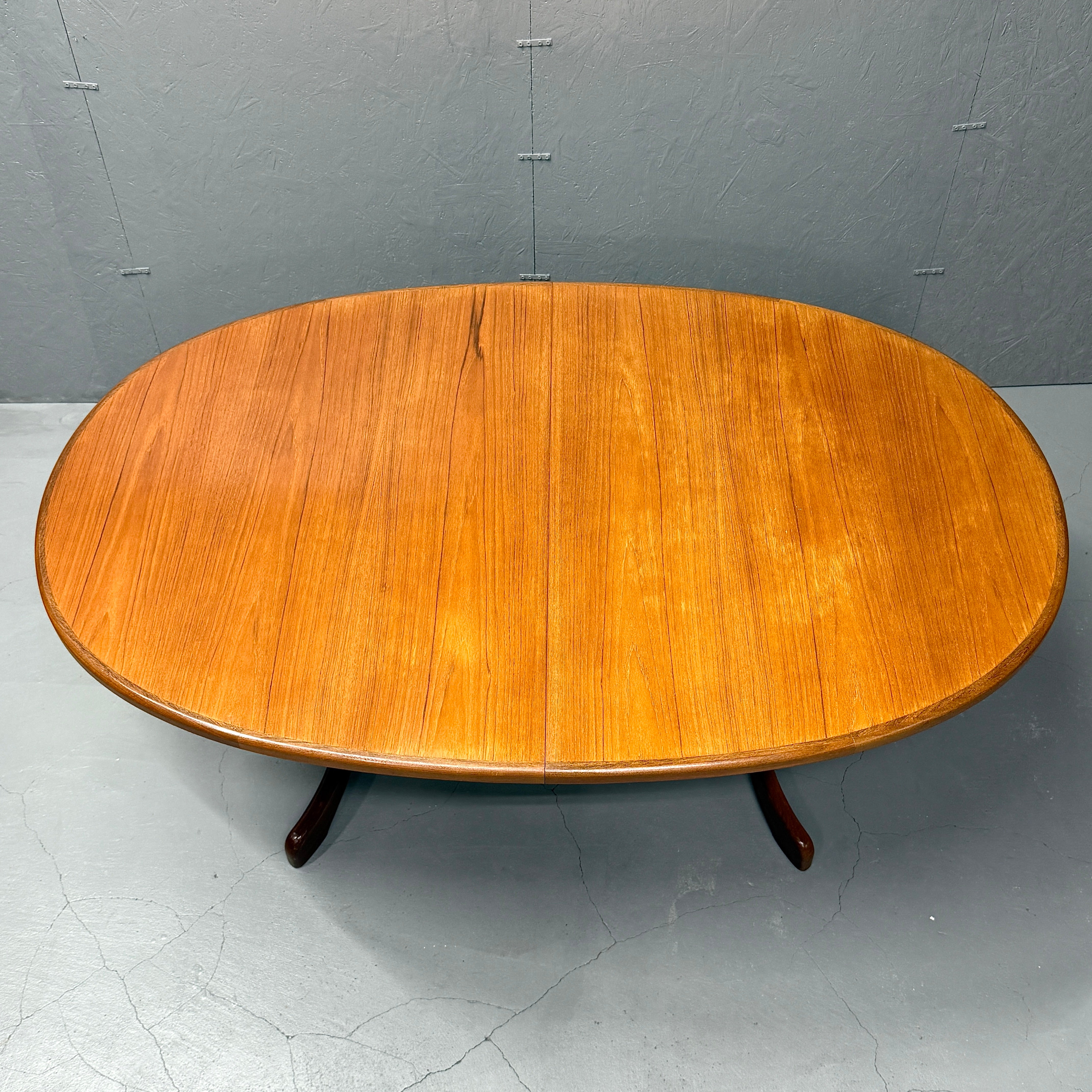 G-PLAN(ジープラン) / WHALE TAILE OVAL TABLE ホエールレッグ