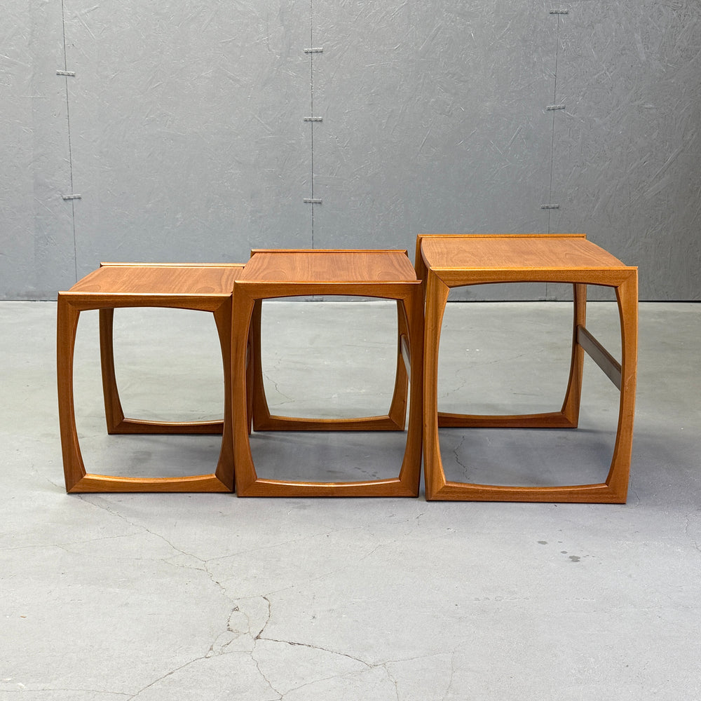 
                      
                        Teak Nest of Tables チーク ネストテーブル
                      
                    