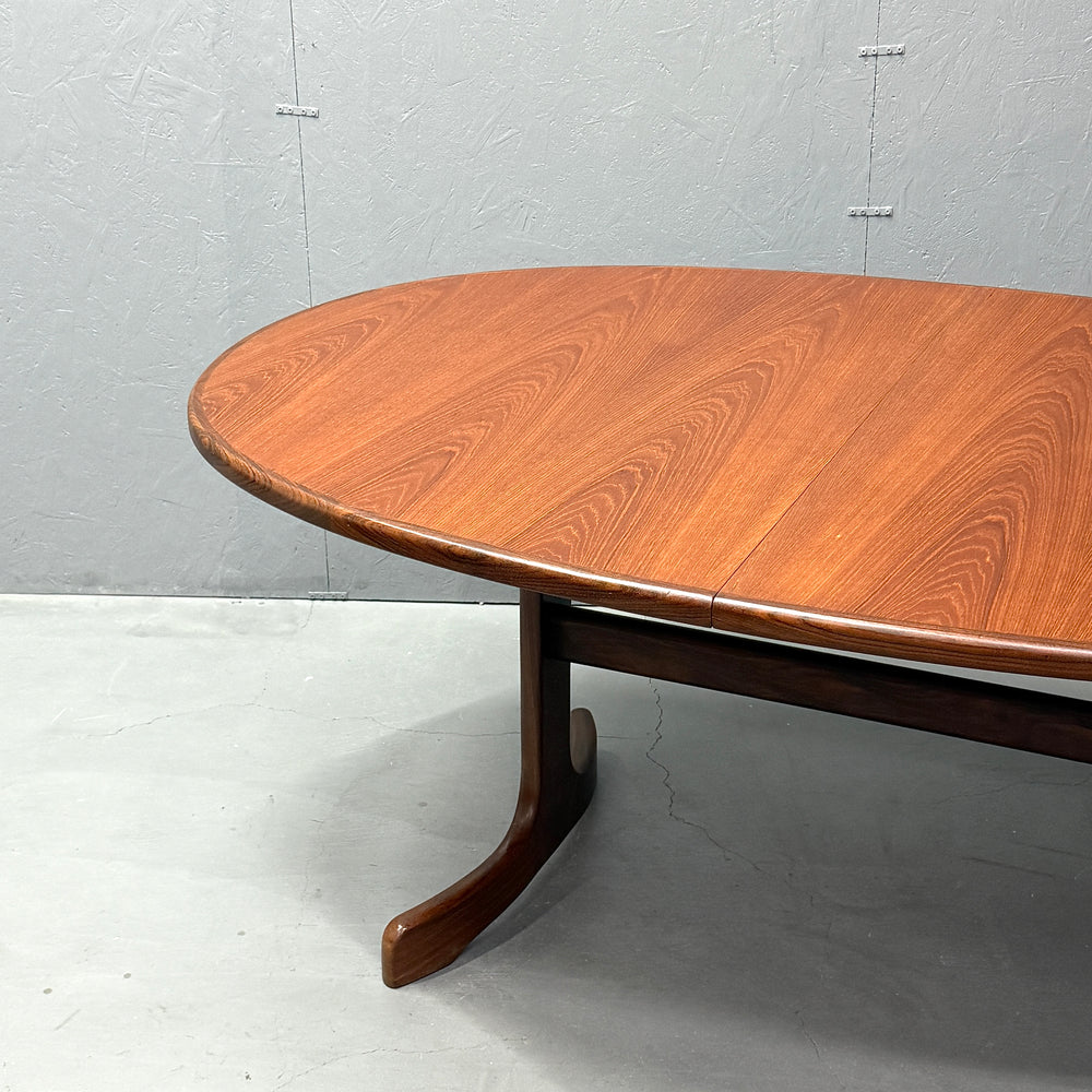 
                      
                        G-PLAN(ジープラン) / WHALE TAILE OVAL TABLE ホエールレッグ オーバルダイニングテーブル (401)
                      
                    