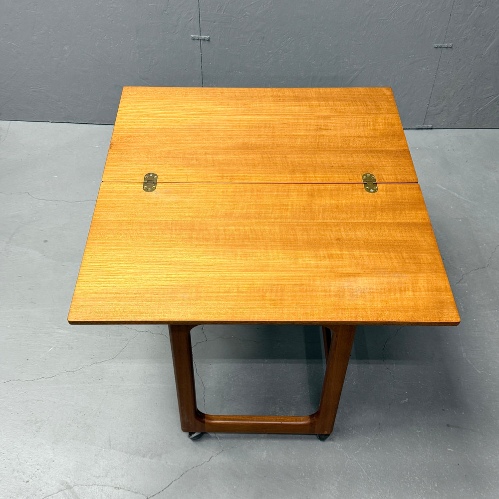 
                      
                        A.H.McINTOSH(マッキントッシュ) / Nest table ネストテーブル (402)
                      
                    