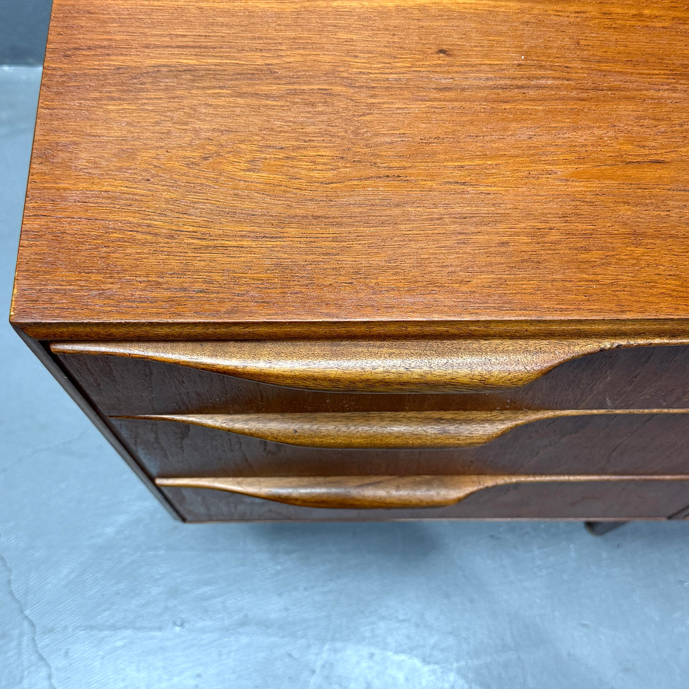 
                      
                        A.H.McINTOSH(マッキントッシュ) /  DUNVEGAN Sideboard (402)
                      
                    