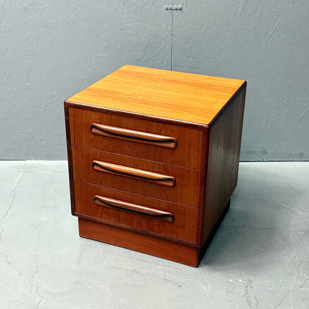 
                      
                        G-PLAN(ジープラン) / Fresco 3-Drawer Chest フレスコ 3段チェスト (501)
                      
                    