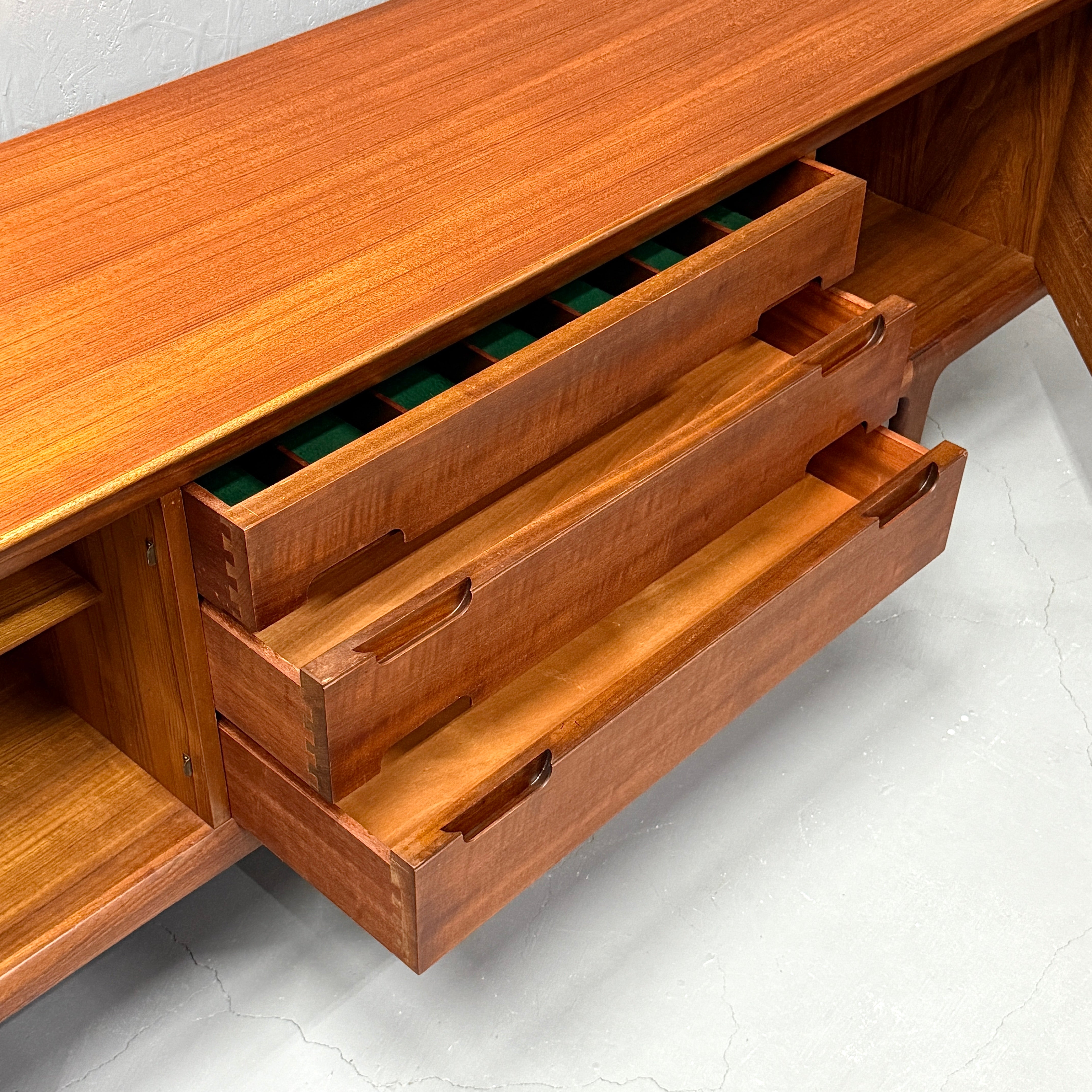 Younger(ヤンガー) / “Fonseca” フォンセカ サイドボード Younger(ヤンガー) / “Fonseca” Sideboard フォンセカ サイドボード