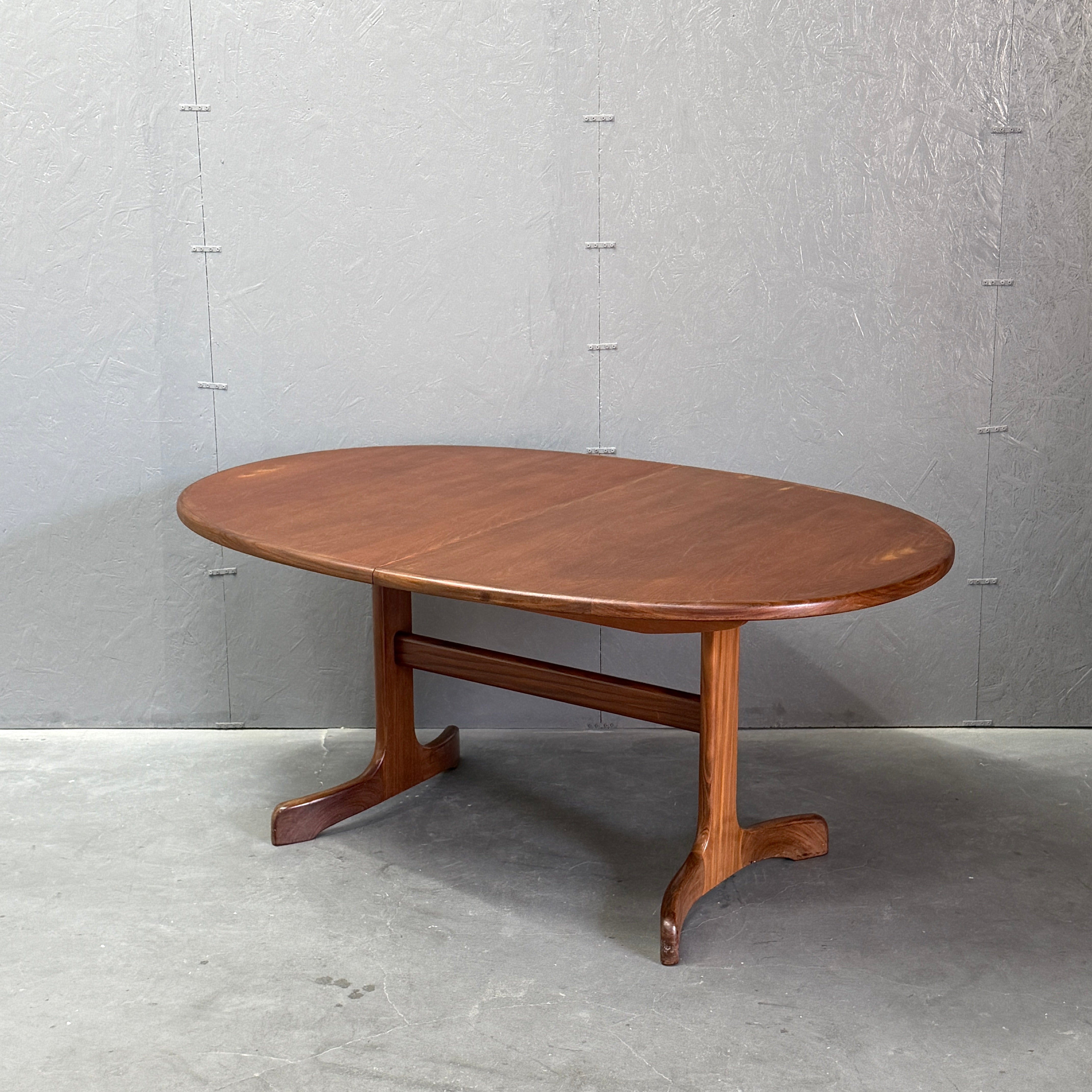 G-PLAN(ジープラン) /ホエール オーバルダイニングテーブル (401) G-PLAN(ジープラン) / WHALE TAILE OVAL TABLE ホエールレッグ