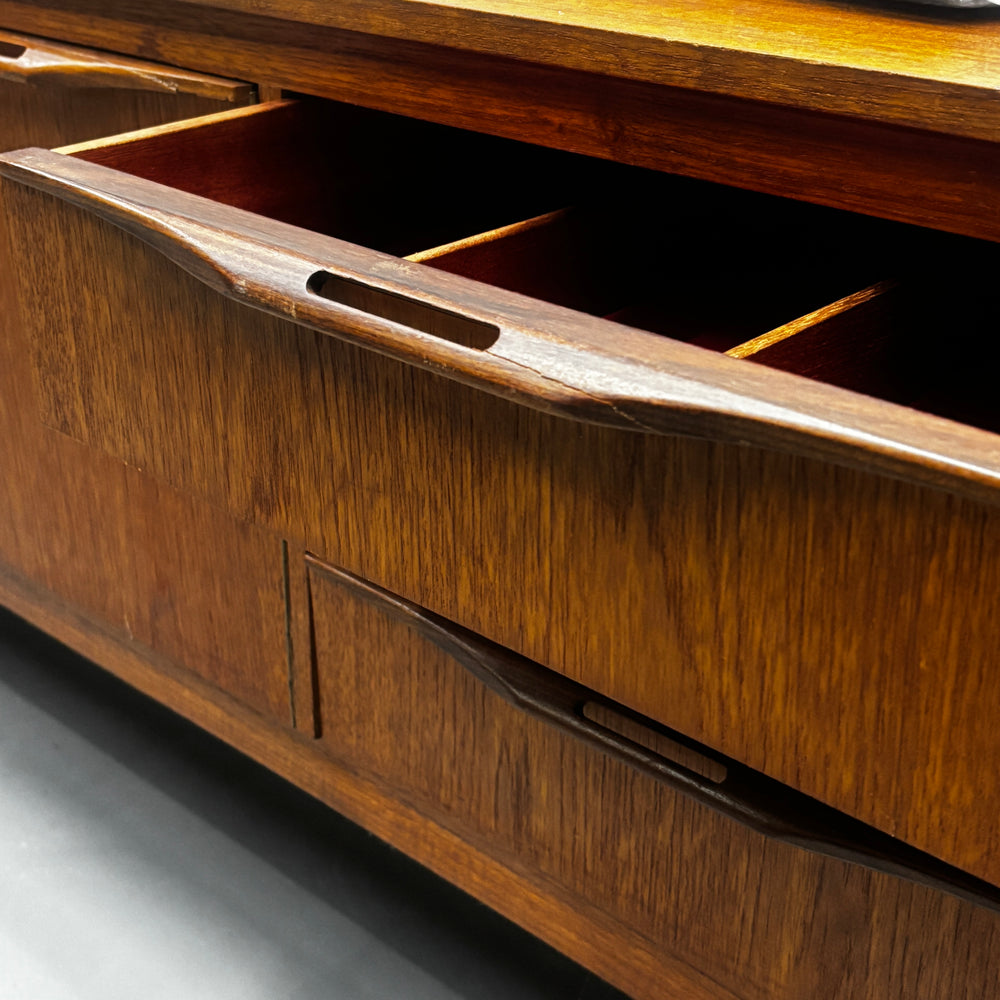 
                      
                        Stonehill(ストーンヒル) / Vintage Sideboard (401)
                      
                    