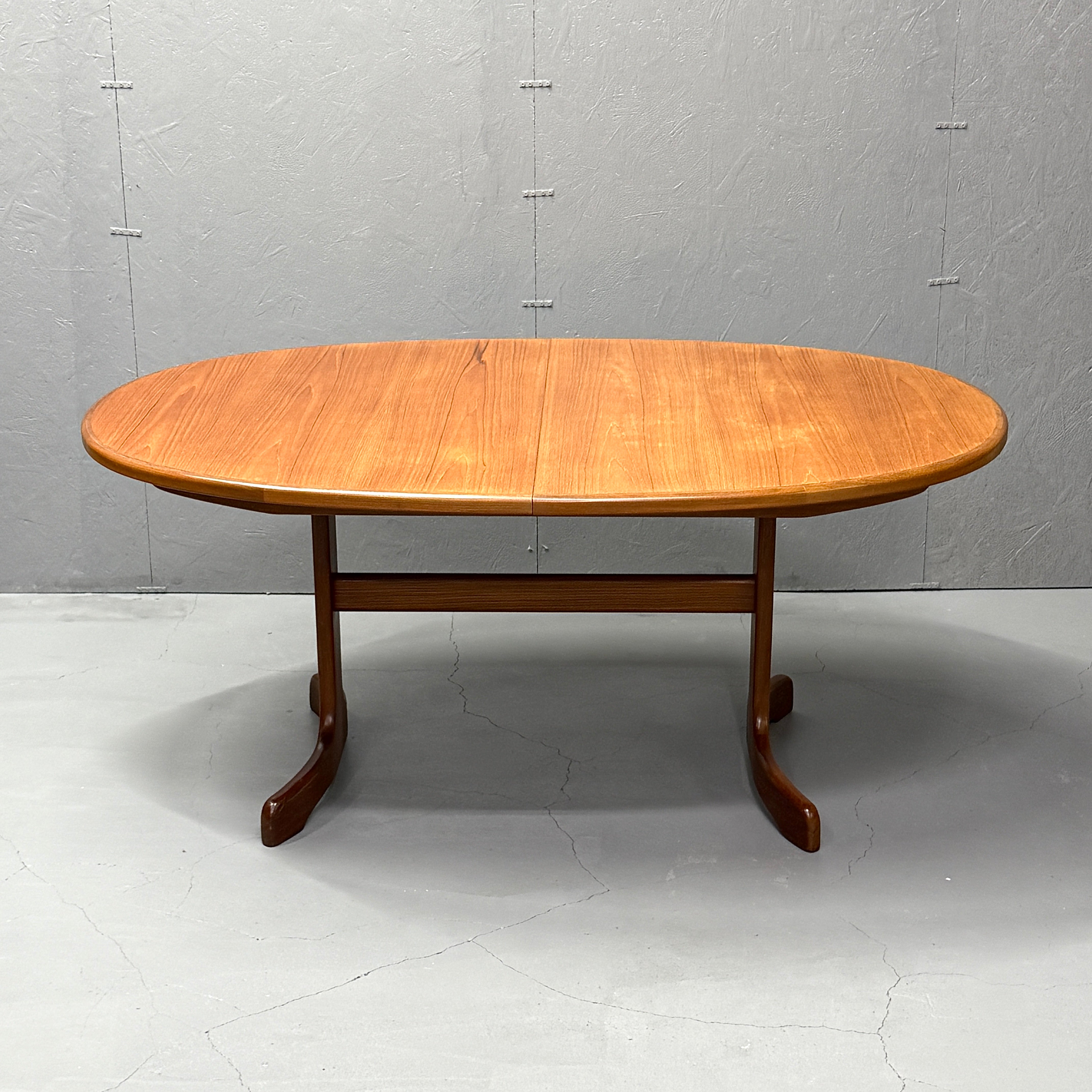 G-PLAN ホエールレッグ オーバルダイニングテーブル (302) G-PLAN(ジープラン) / WHALE TAILE OVAL TABLE ホエールレッグ