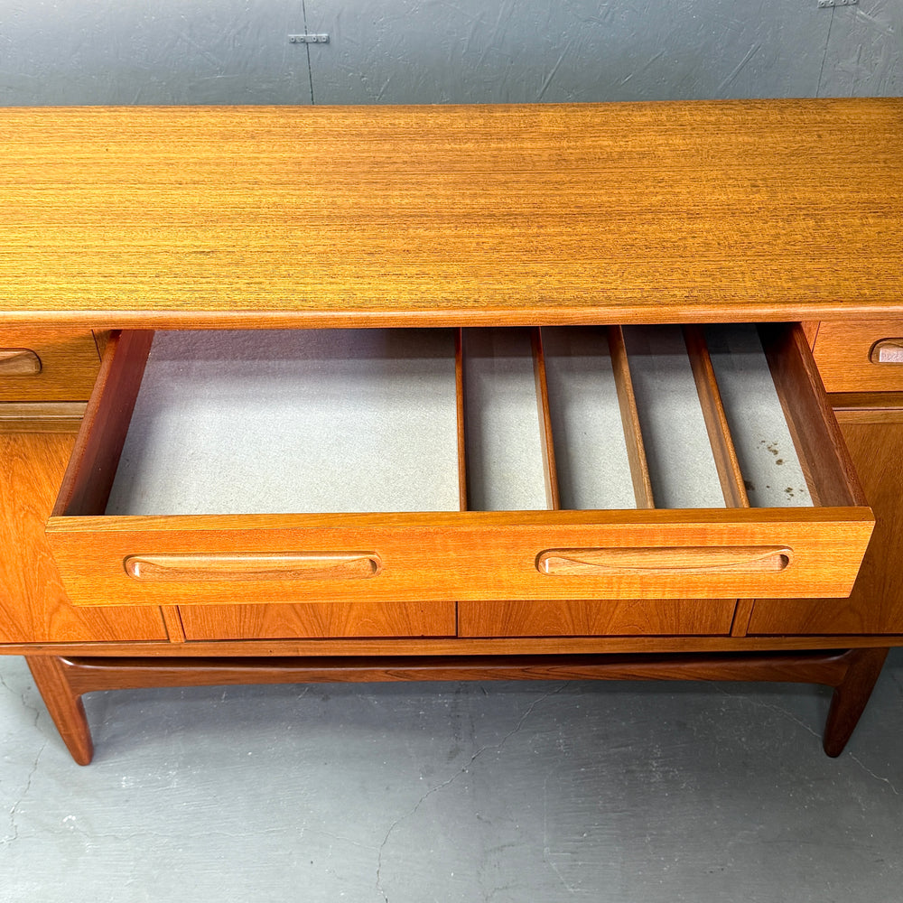 
                      
                        G-PLAN(ジープラン) / Fresco Sideboard フレスコ サイドボード (503)
                      
                    