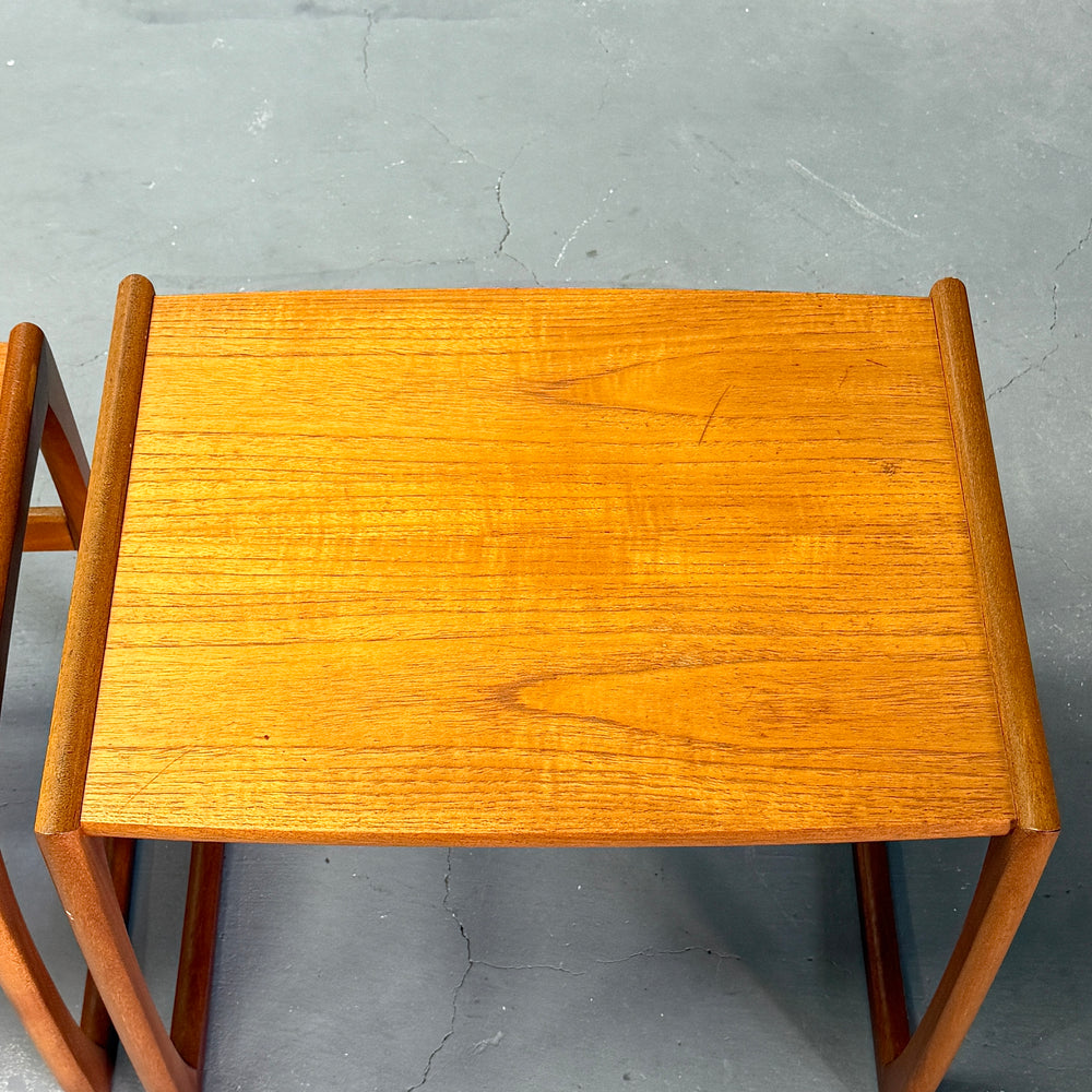 
                      
                        Teak Nest of Tables チーク ネストテーブル
                      
                    