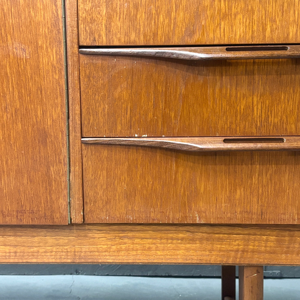 
                      
                        Stonehill(ストーンヒル) / Vintage Sideboard (401)
                      
                    