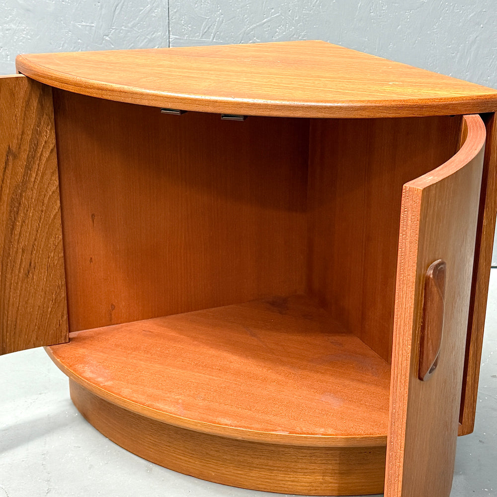 
                      
                        G-PLAN(ジープラン) / Frsco CONER CABINET フレスコ コーナーキャビネット
                      
                    