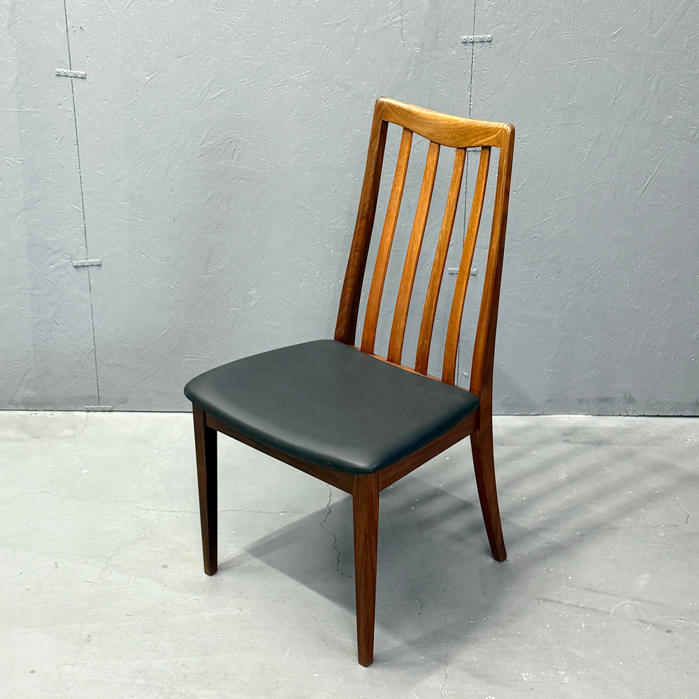 
                      
                        G-PLAN(ジープラン) / DINING CHAIR スラットバックチェア (401)
                      
                    