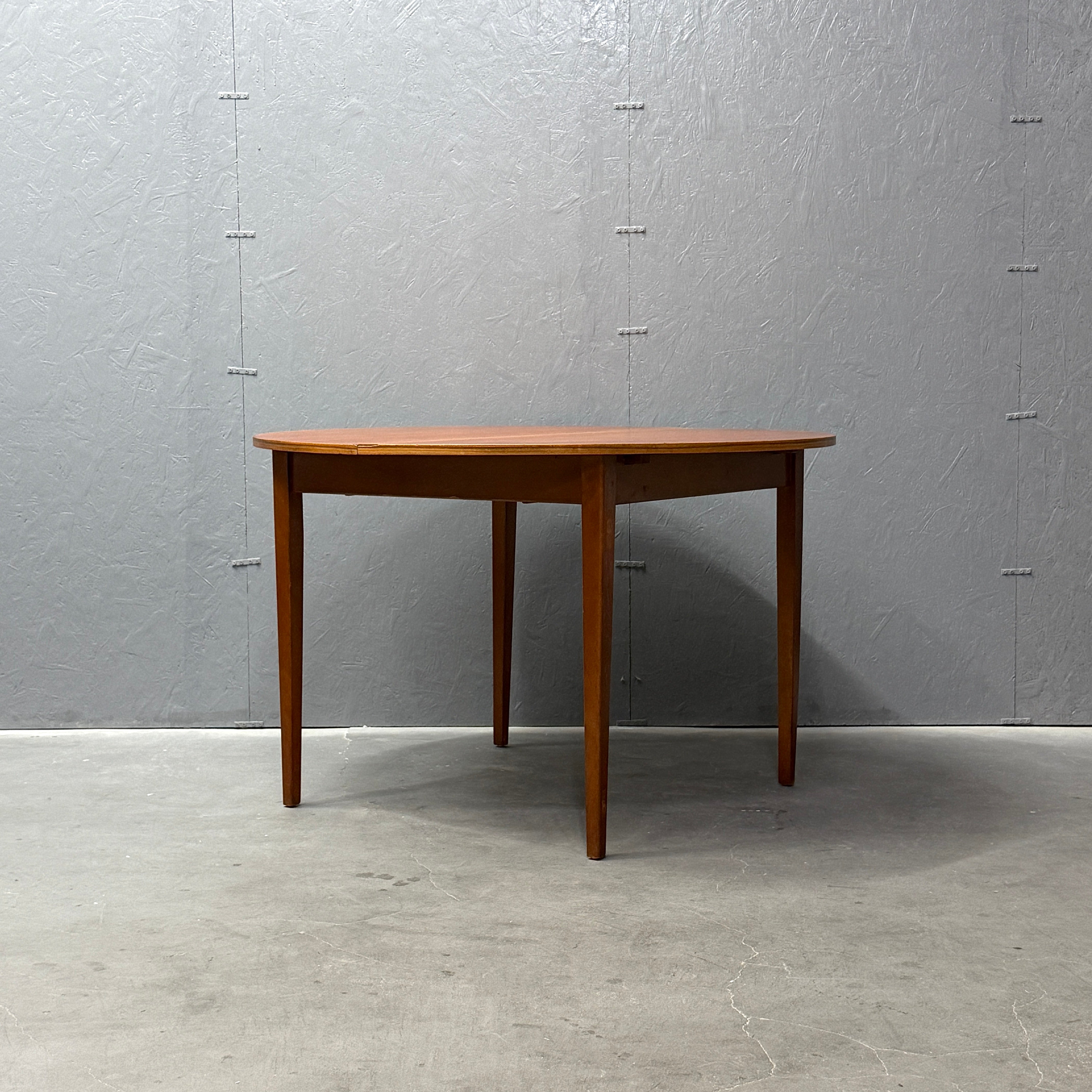 TEAK EXTENSION ROUND TABLE チークラウンドテーブル (606) – NONOR TEAK EXTENSION ROUND TABLE チークラウンドテーブル (606) – NONOR