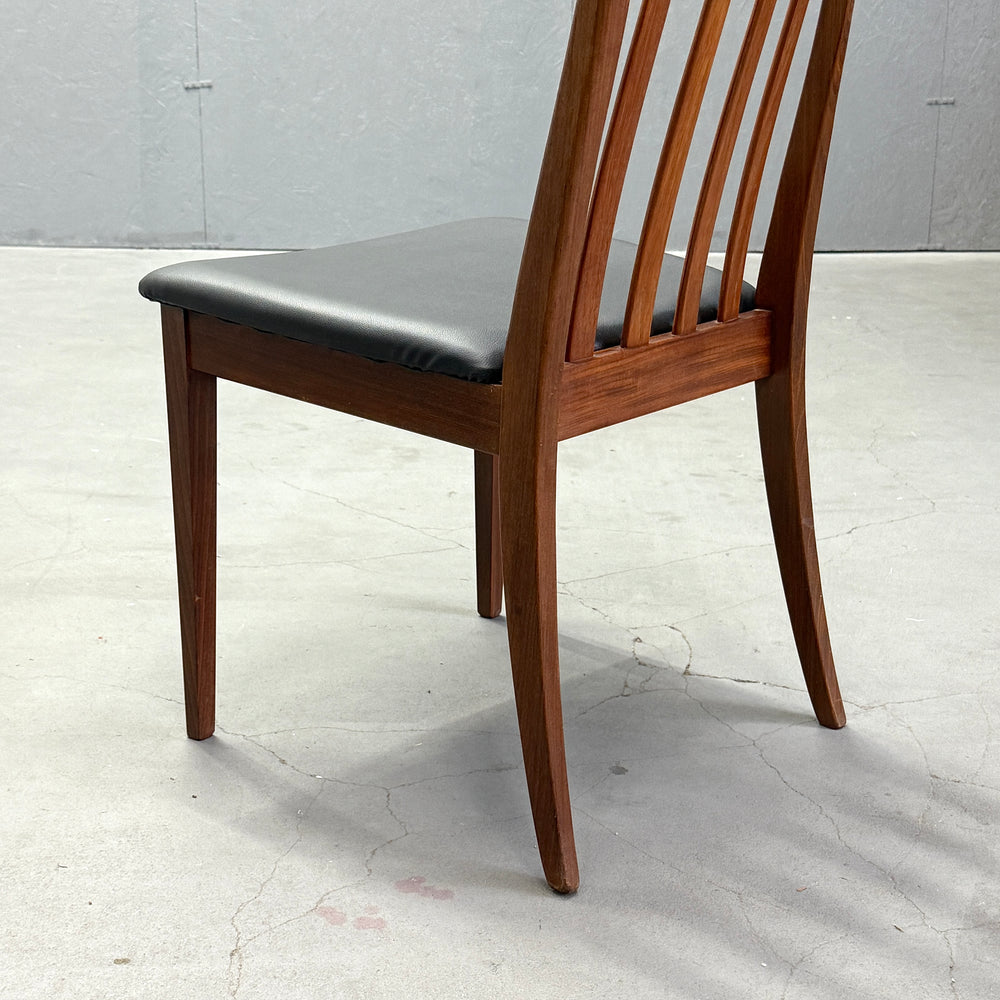 
                      
                        G-PLAN(ジープラン) / DINING CHAIR スラットバックチェア (403)
                      
                    