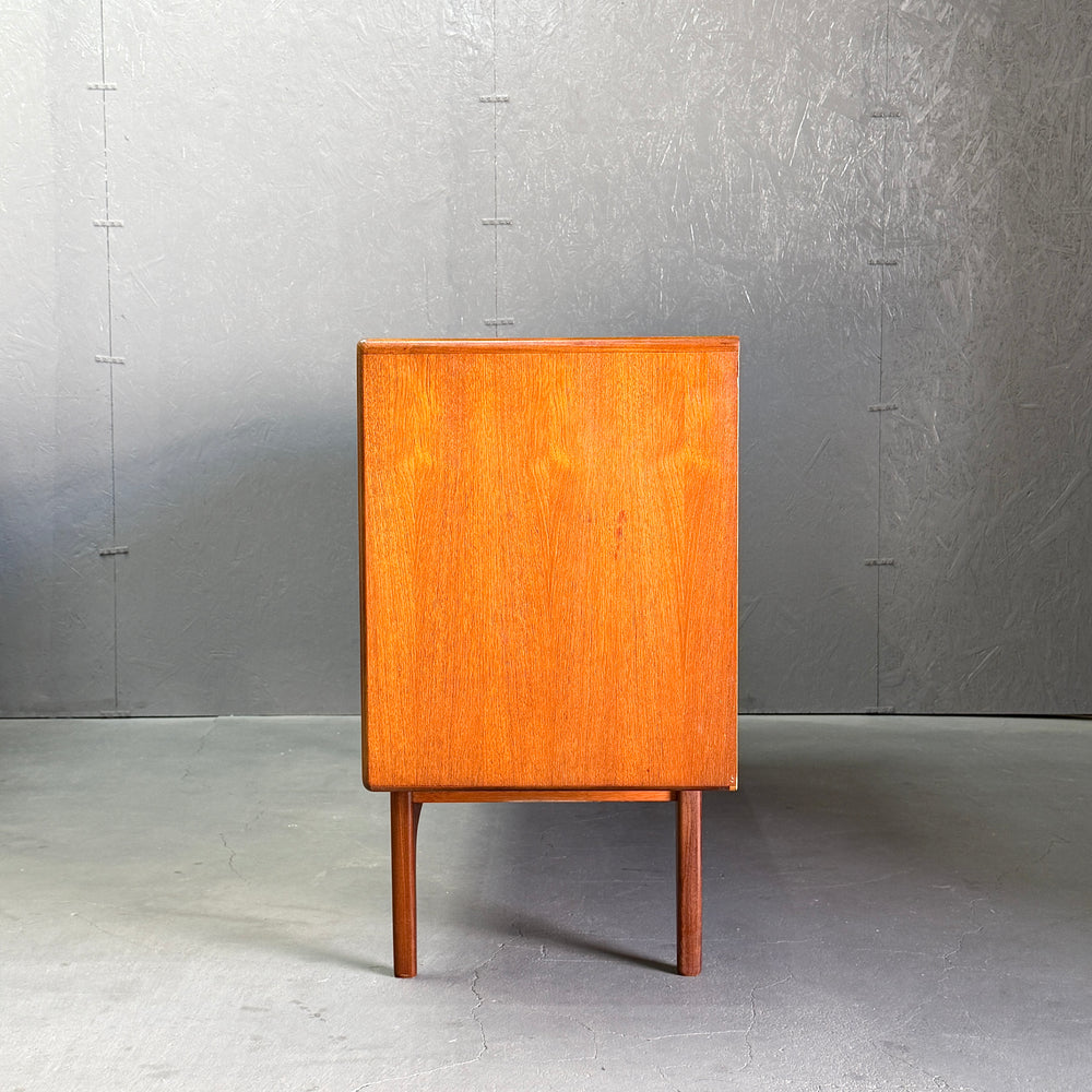 
                      
                        G-PLAN(ジープラン) / Fresco Sideboard フレスコ サイドボード (503)
                      
                    