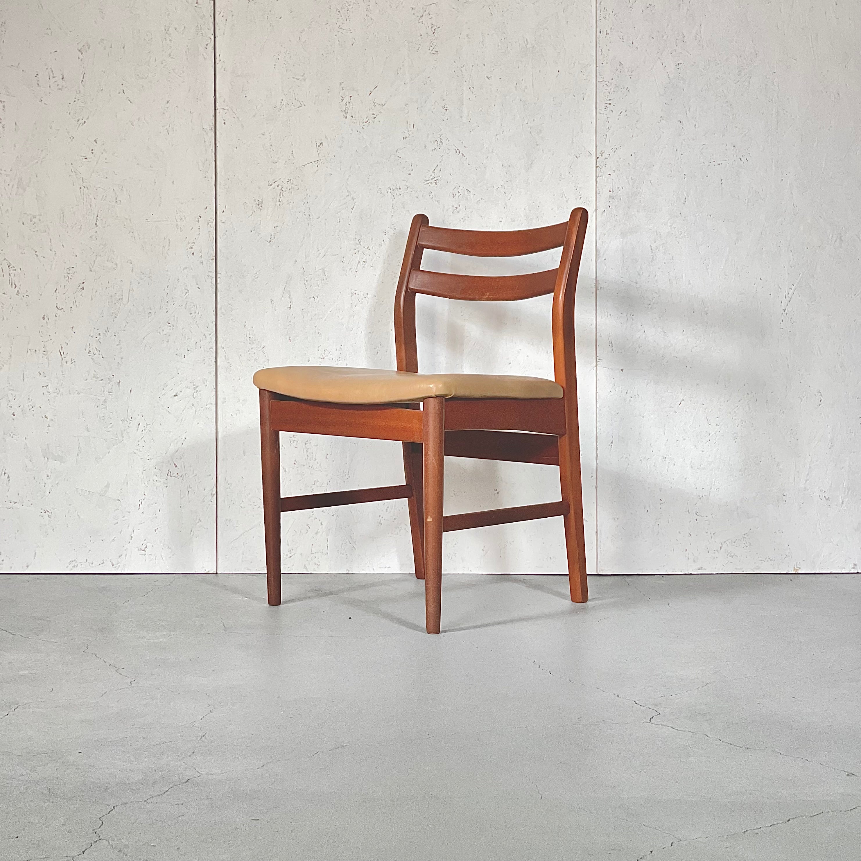 Jentique(ジェンティーク)ダイニングチェア (301) Jentique(ジェンティーク)ダイニングチェア (301)