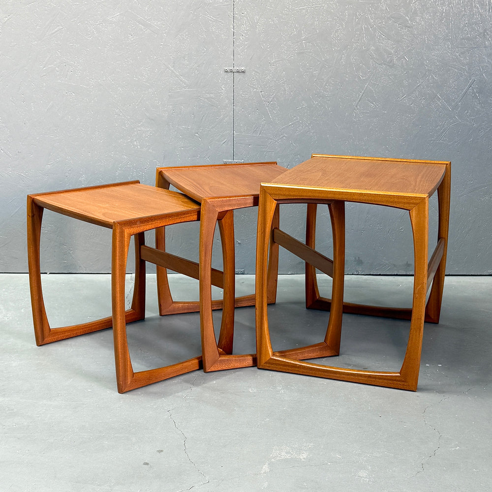 
                      
                        Teak Nest of Tables チーク ネストテーブル
                      
                    