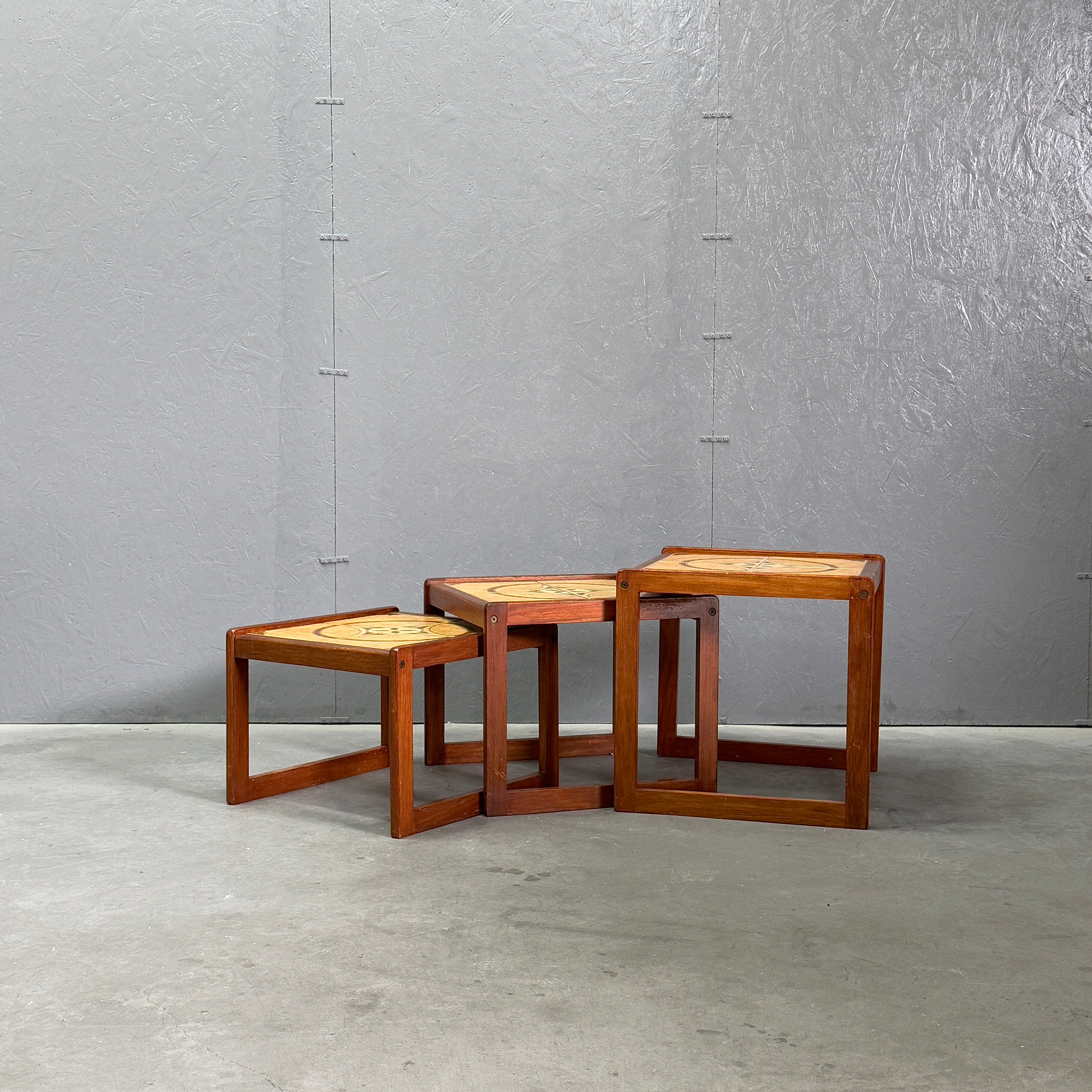 Vintage Teak Tile-Top Nest Table ヴィンテージ タイルトップ ネスト