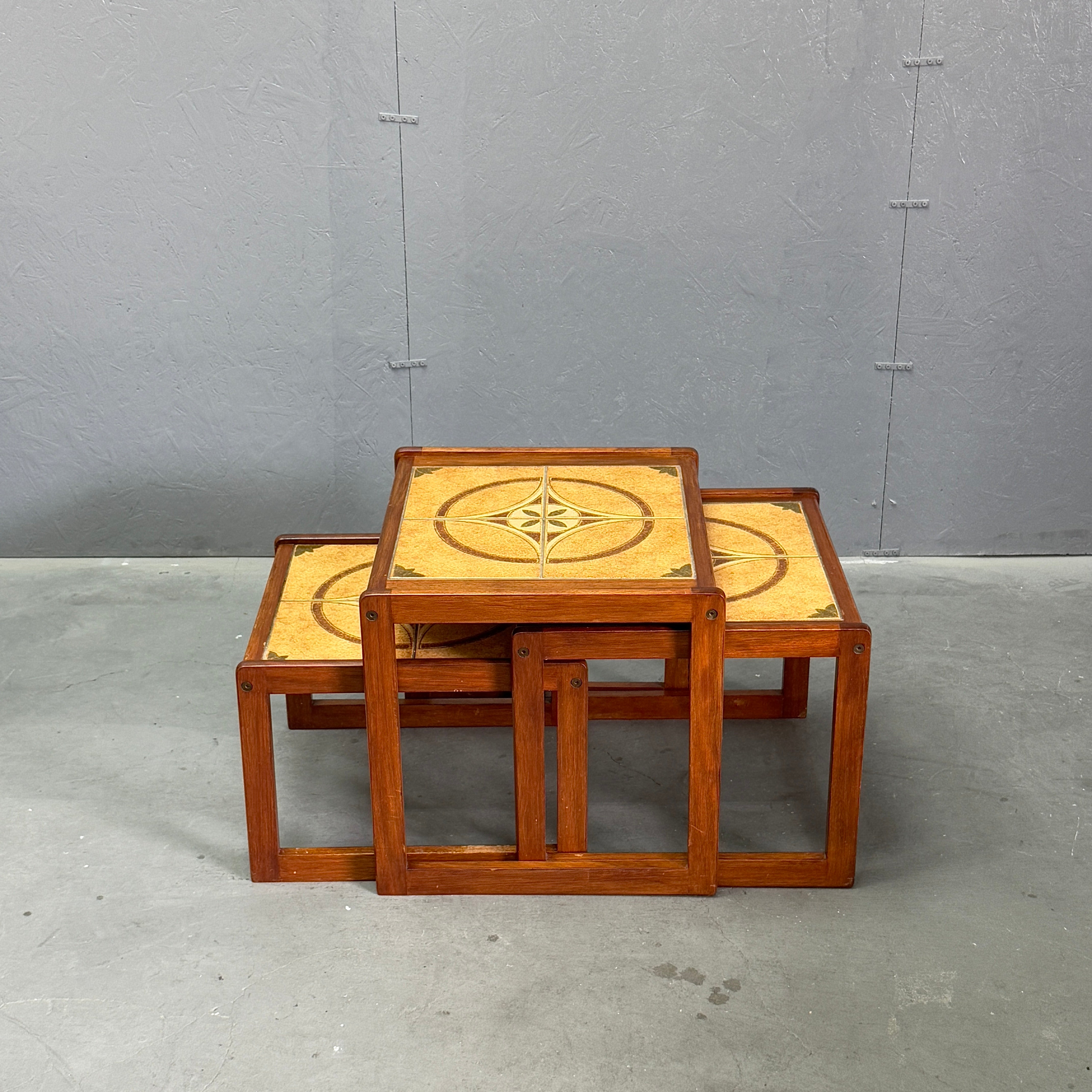 Vintage Teak Tile-Top Nest Table ヴィンテージ タイルトップ ネスト