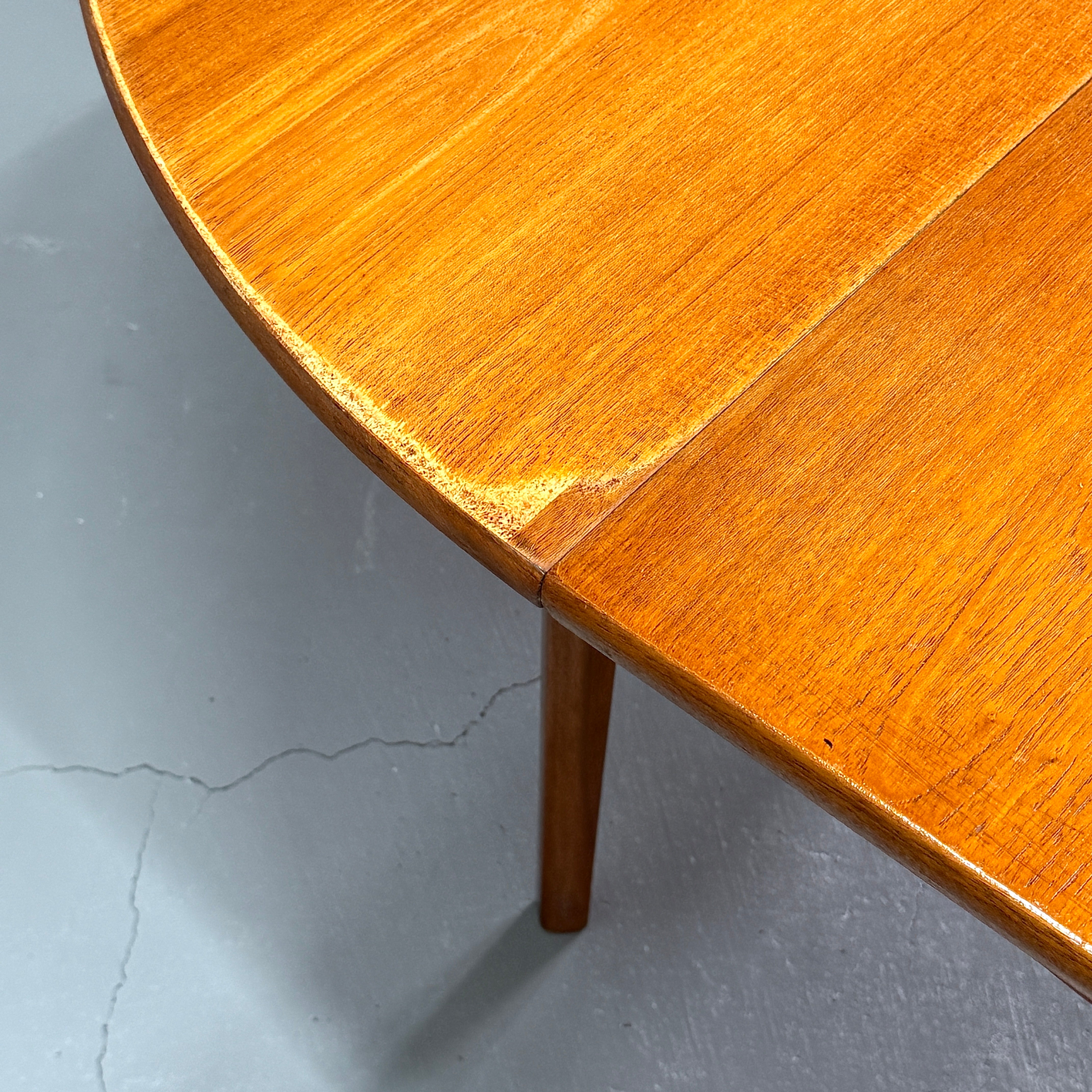 A.H. McIntosh 円形ダイニングテーブル マッキントッシュ / A.H.McIntosh 伸長式ラウンドダイニング