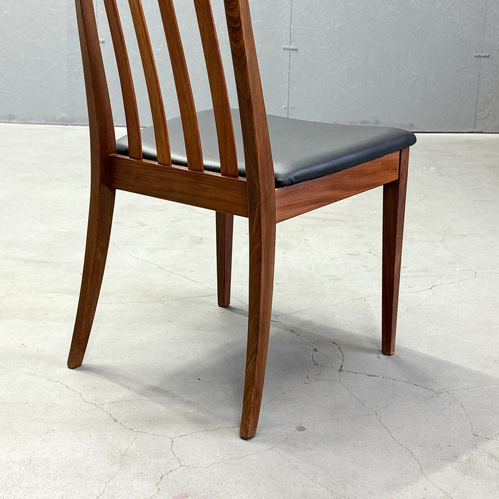 
                      
                        G-PLAN(ジープラン) / DINING CHAIR スラットバックチェア (403)
                      
                    