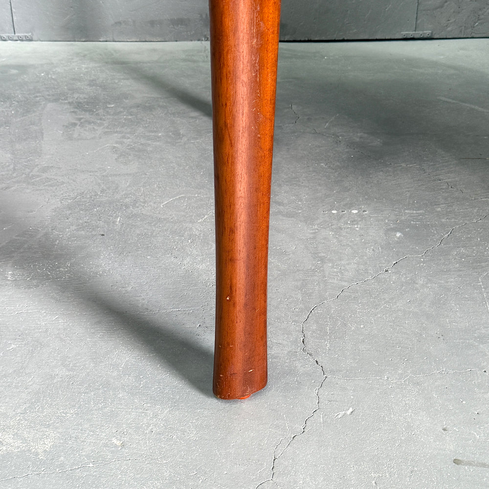 
                      
                        VINTAGE TEAK OVAL TABLE チークオーバルテーブル (401)
                      
                    