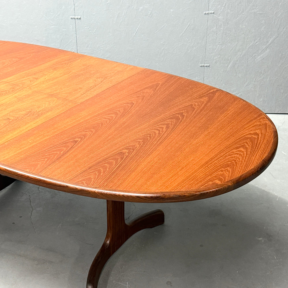 
                      
                        G-PLAN(ジープラン) / WHALE TAILE OVAL TABLE ホエールレッグ オーバルダイニングテーブル (401)
                      
                    