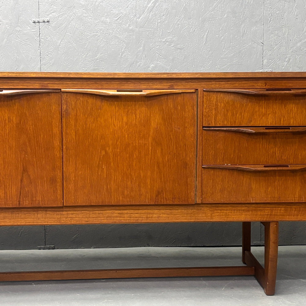 
                      
                        Stonehill(ストーンヒル) / Vintage Sideboard (401)
                      
                    