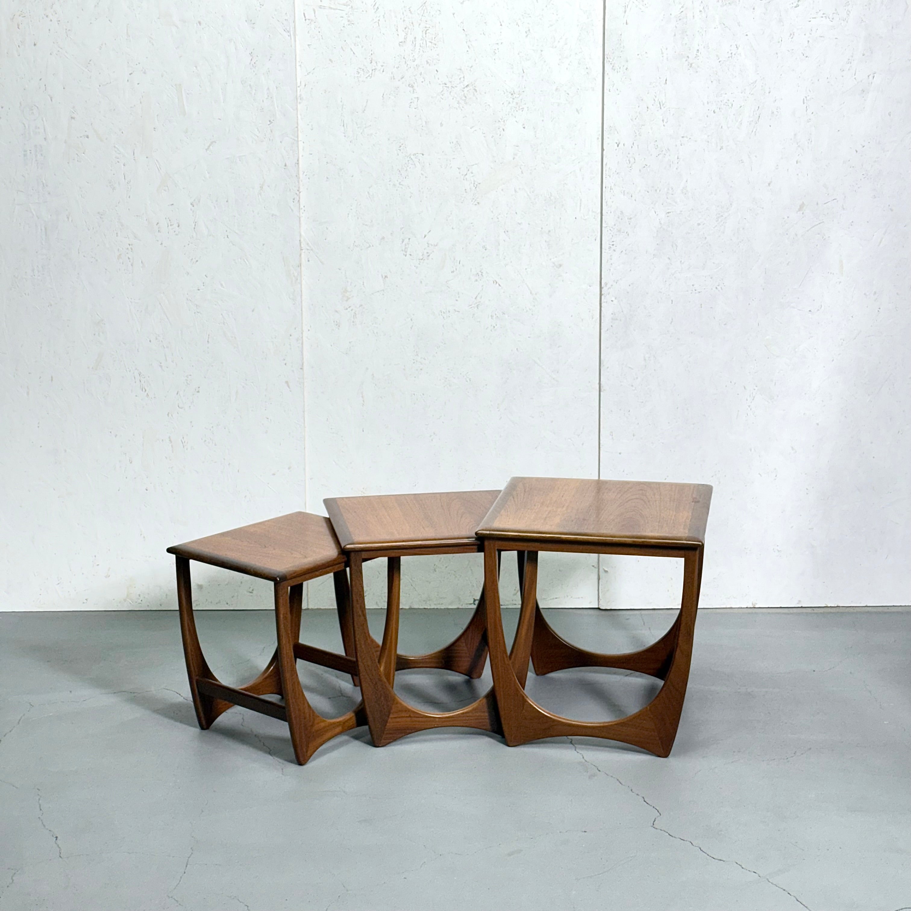 G-PLAN ジープラン Astro アストロ ネストテーブル 英国 イギリス 北欧 ヴィンテージ チーク ローテーブル サイドテーブル G-PLAN(ジープラン) アストロ ネストテーブル G-PLANジープラン