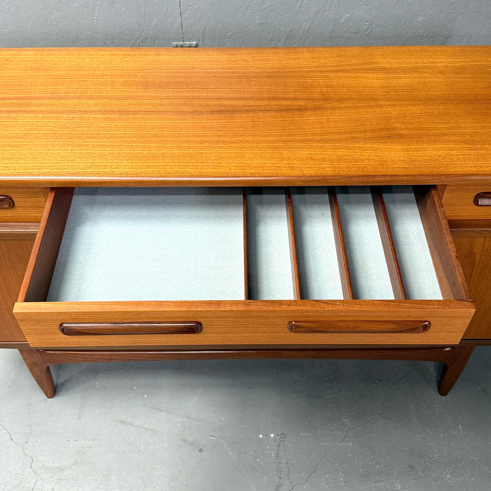 
                      
                        G-PLAN(ジープラン) / Fresco Sideboard フレスコ サイドボード (501)
                      
                    