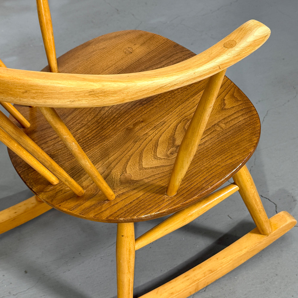 
                      
                        ERCOL(アーコール) COWHORN ROCKING CHAIR / カウホーン ロッキングチェア (301)
                      
                    